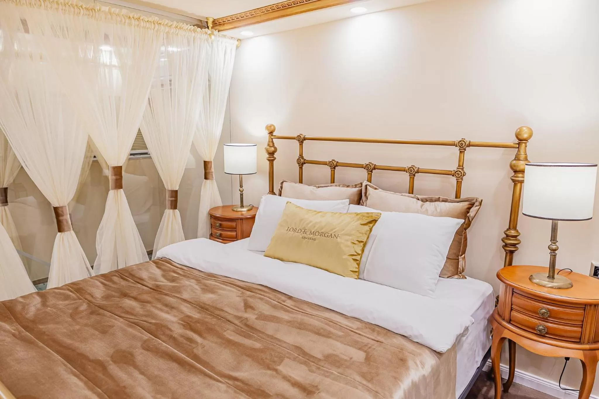 Photo of the whole room, Bed in Lord Morgan & Exclusive Design Nişantaşı