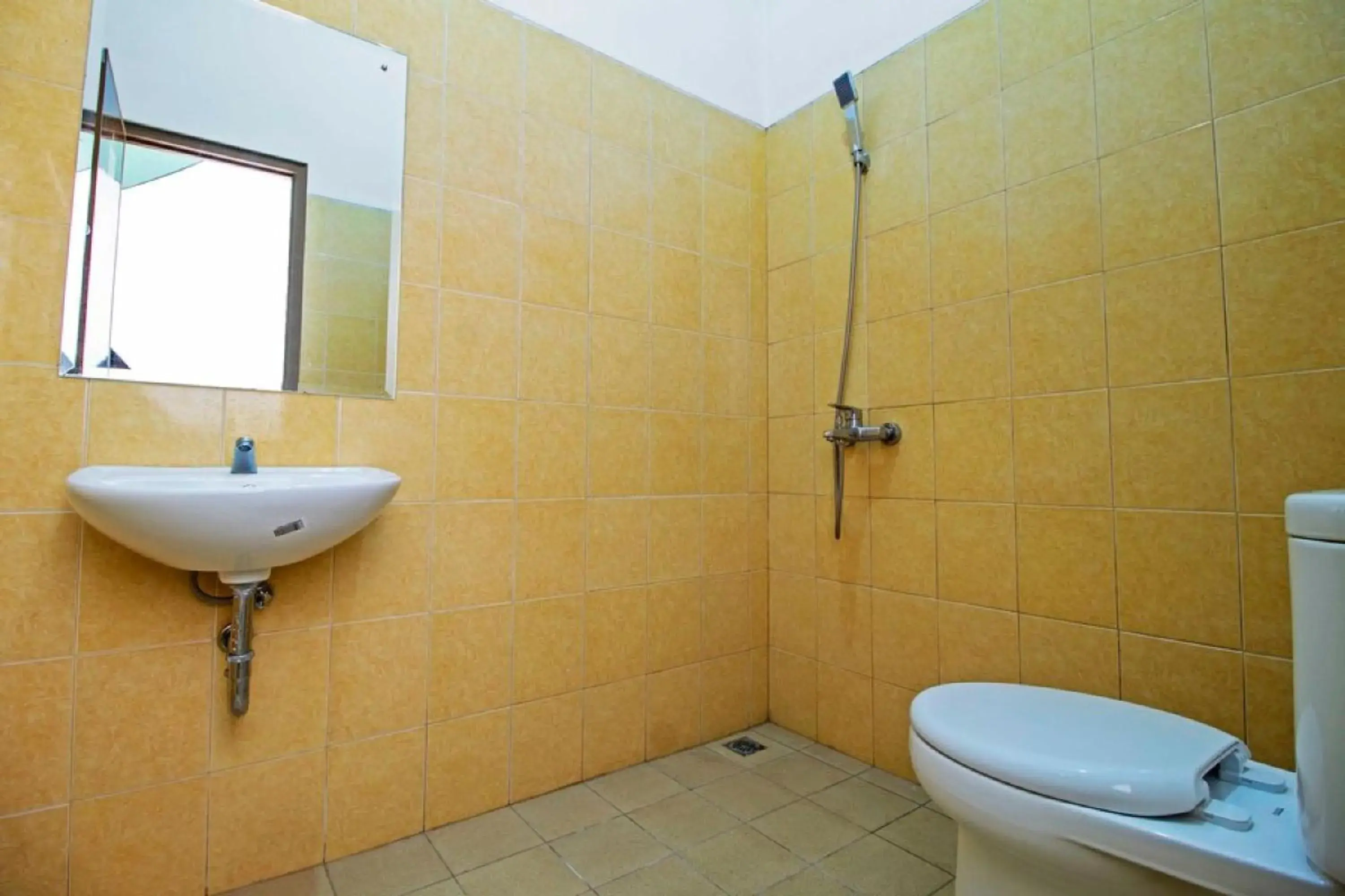 Bathroom in RedDoorz Syariah near Mercu Buana University