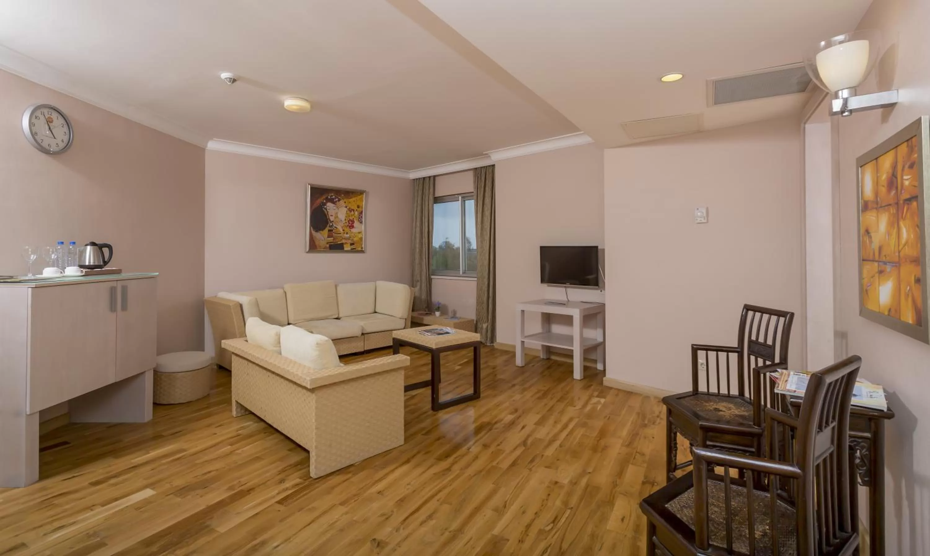 Communal lounge/ TV room in Mukarnas Spa & Resort Hotel