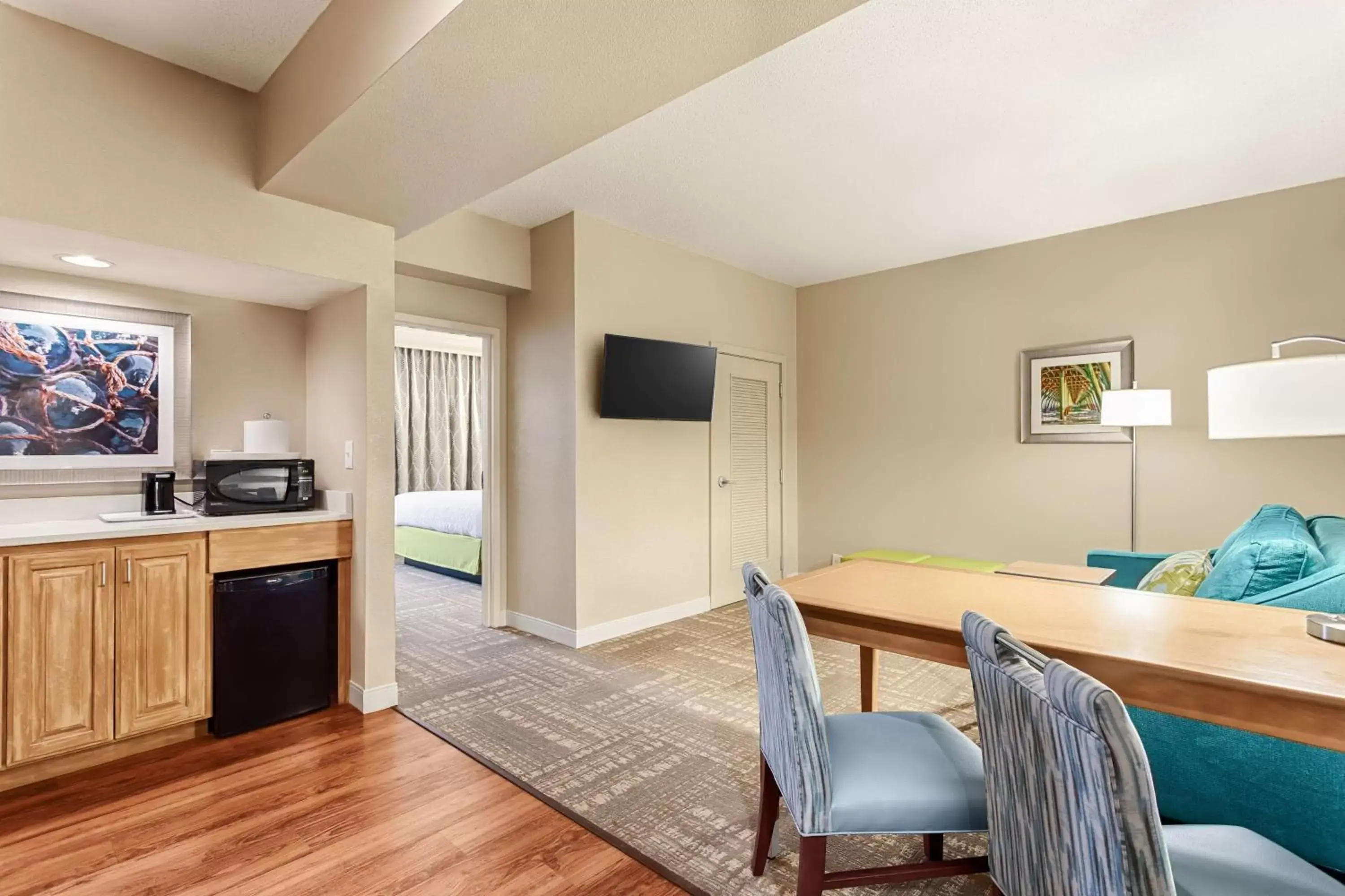 Bedroom, TV/Entertainment Center in Hampton Inn Pawleys Island