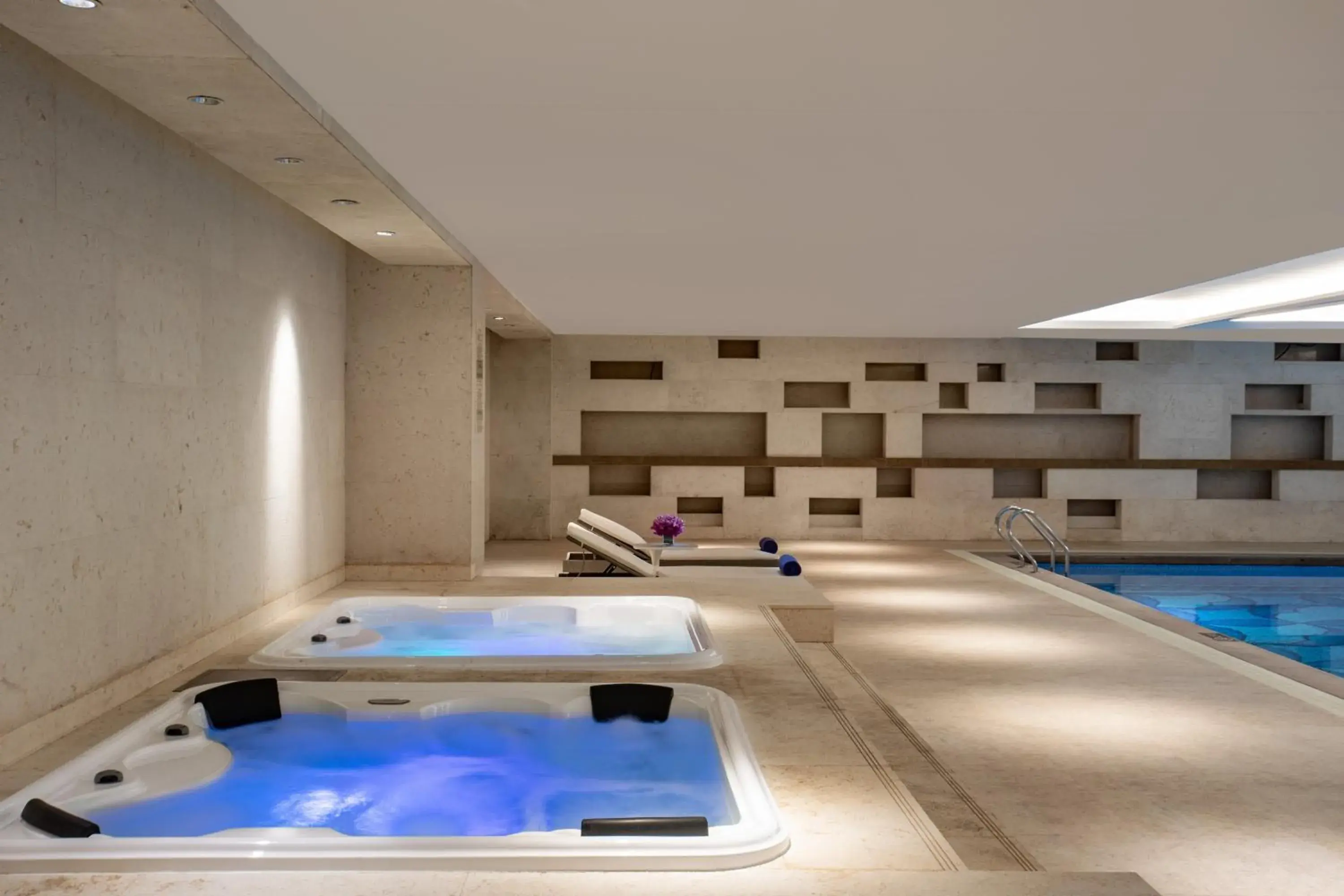 Swimming pool in Crowne Plaza Fuzhou South by IHG Swimming pool in Crowne Plaza Fuzhou South by IHG