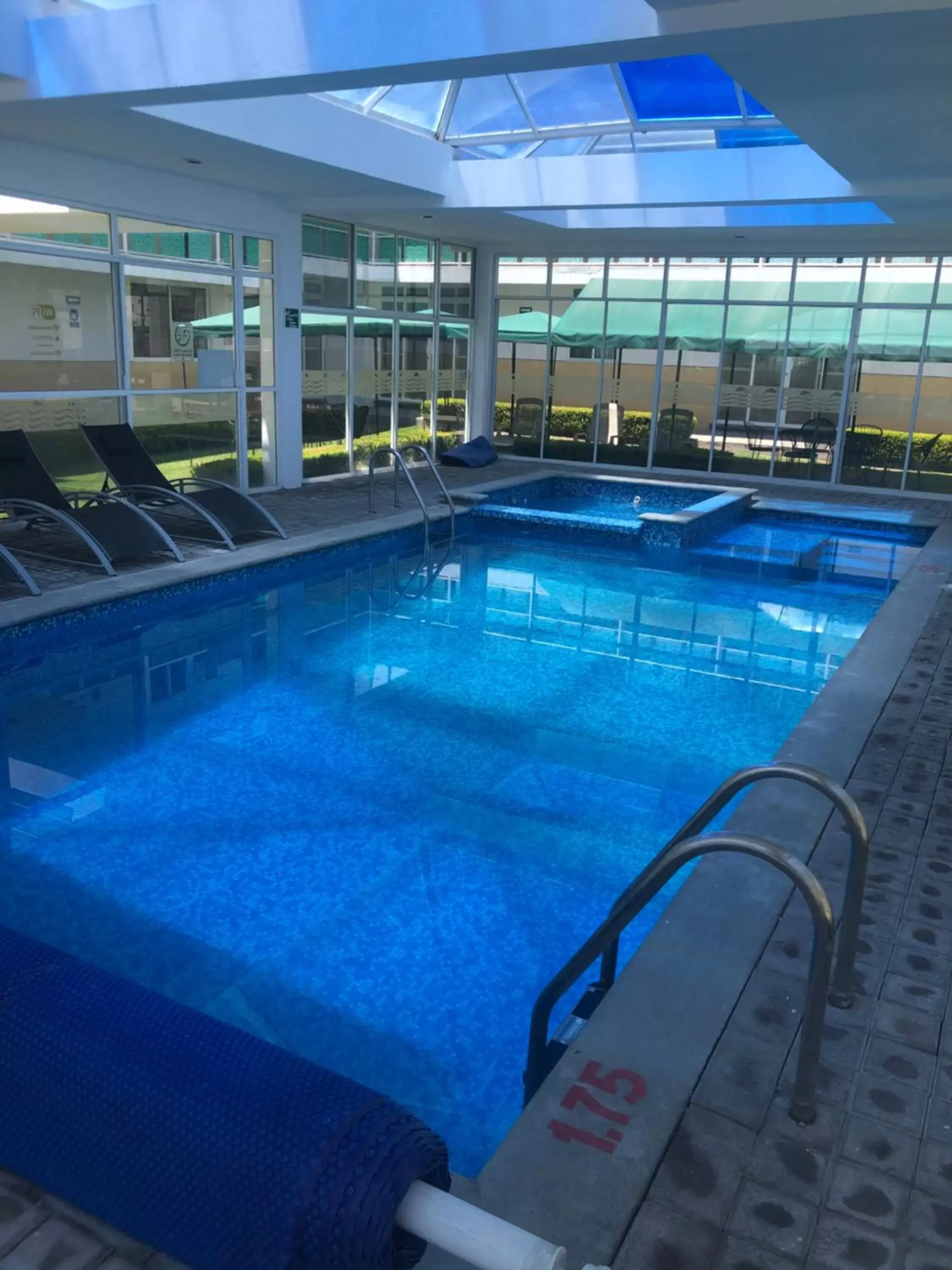 Swimming Pool in Natural Suites Hotel- cerca de Africam Safari Valsequillo Puebla