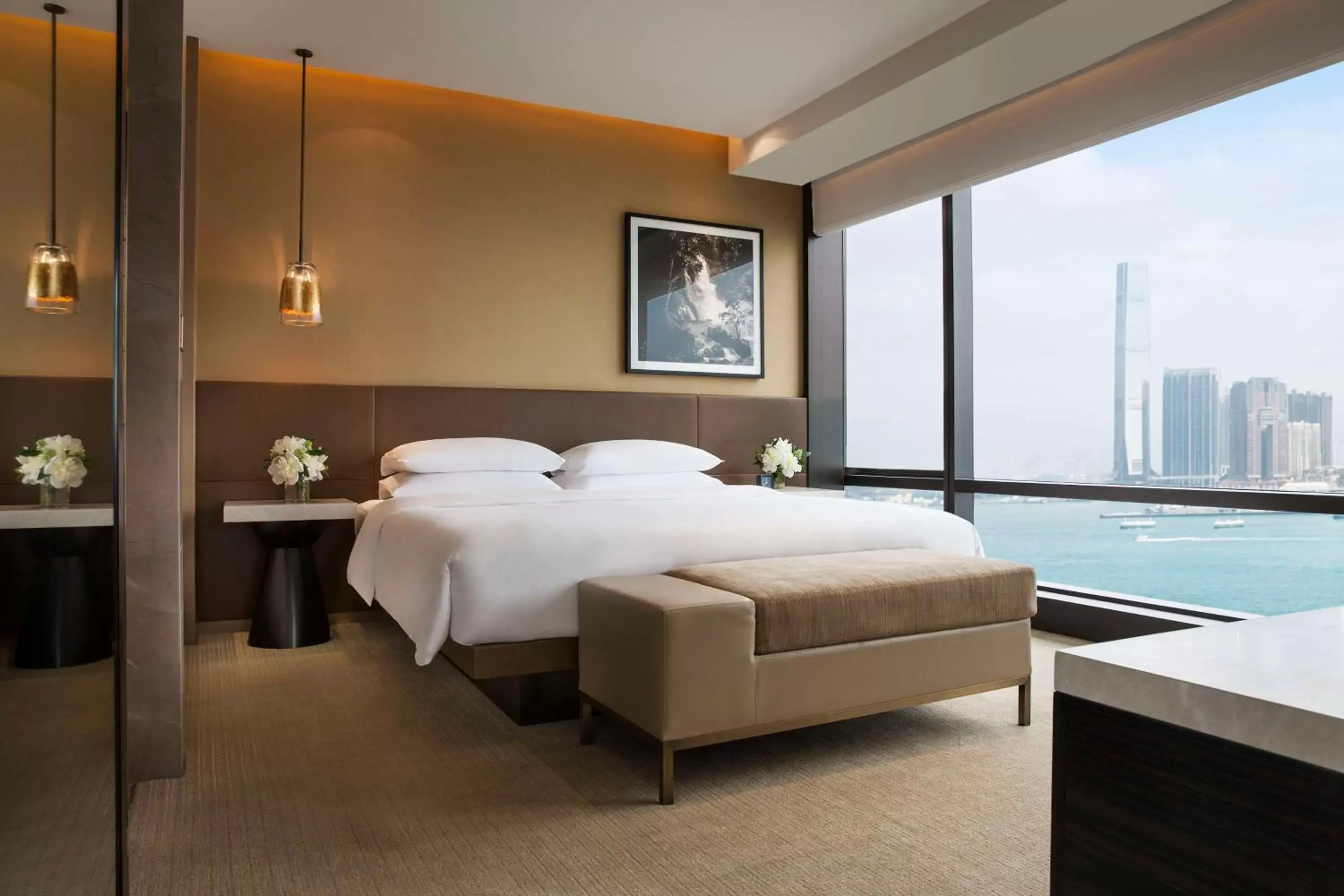 Photo of the whole room, Bed in Grand Hyatt Hong Kong