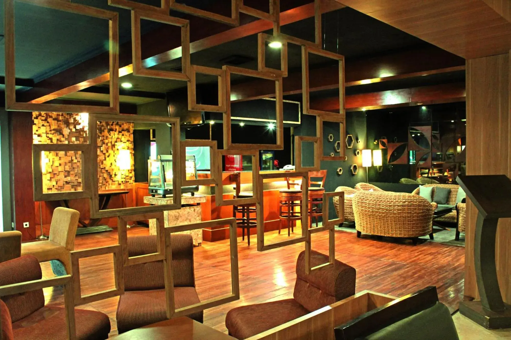 Lounge or bar, Restaurant/Places to Eat in Patra Semarang Hotel & Convention