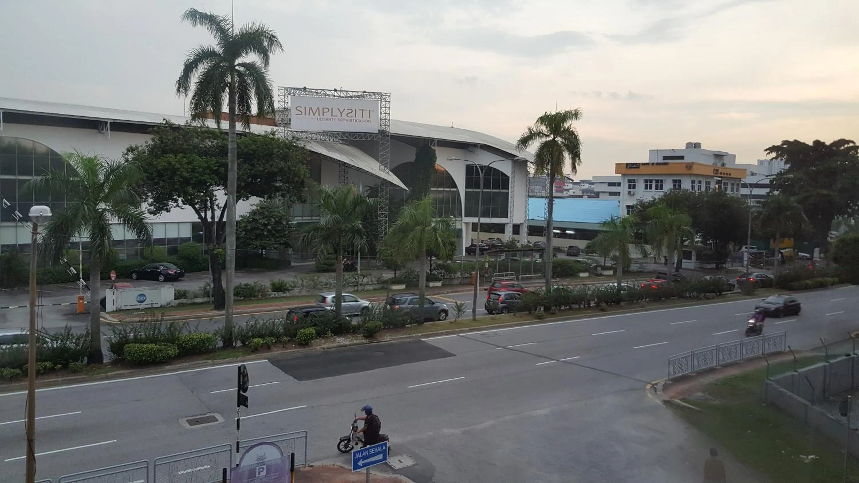 Street view in De UPTOWN Hotel @ P.J. 222