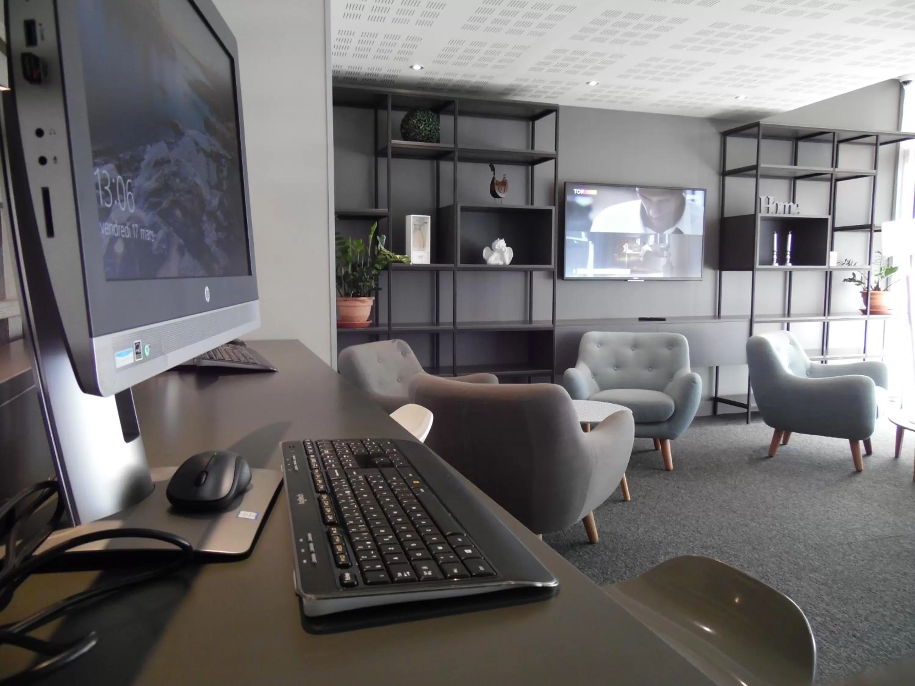 Communal lounge/ TV room in Best Western Linko Aubagne