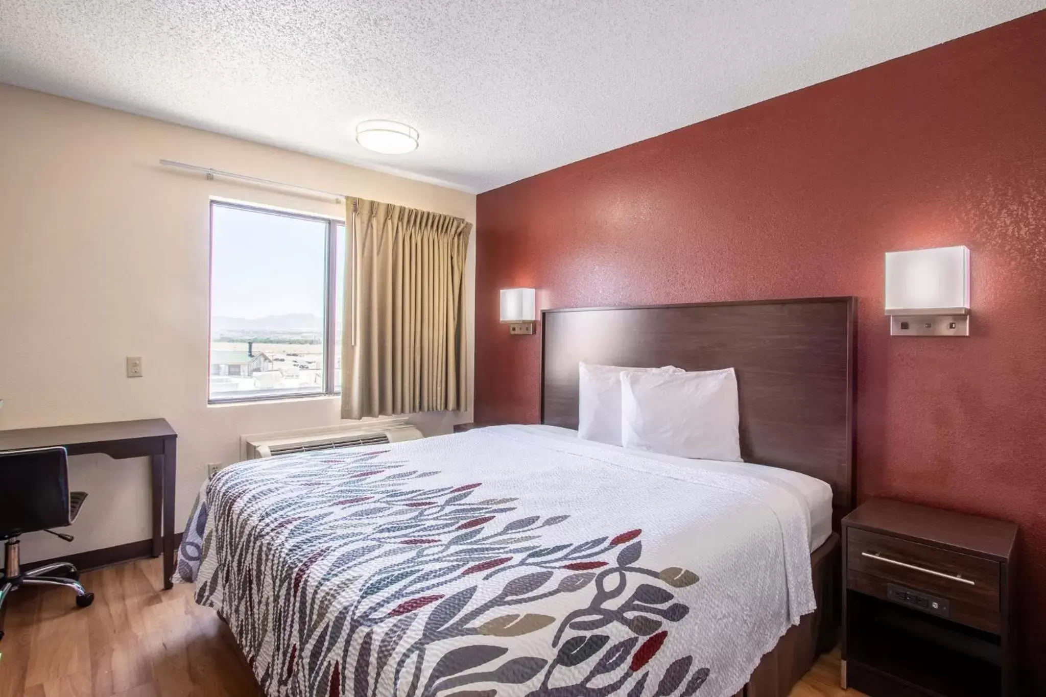Photo of the whole room, Bed in Red Roof Inn El Paso West
