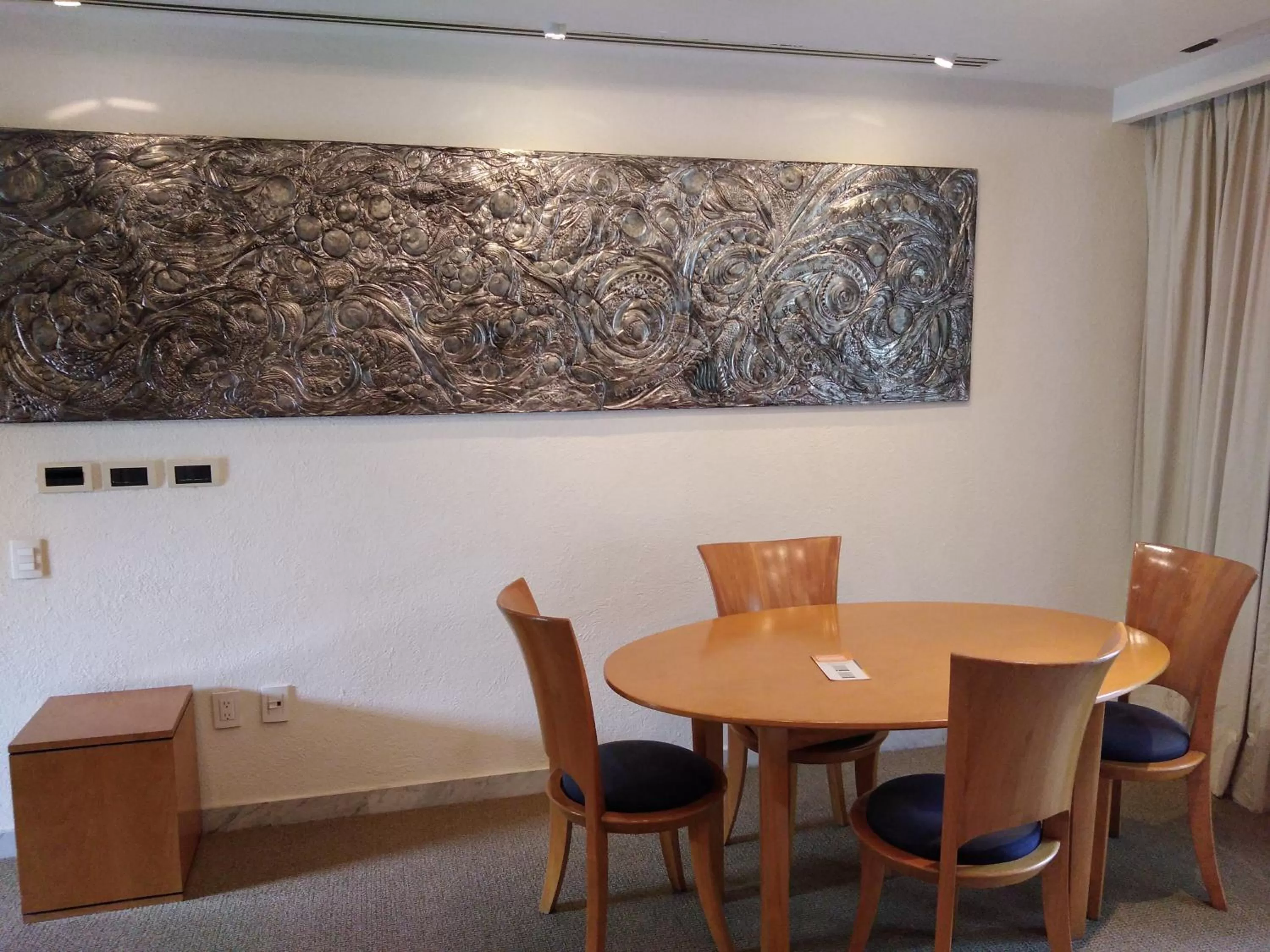 Photo of the whole room in Camino Real Guadalajara