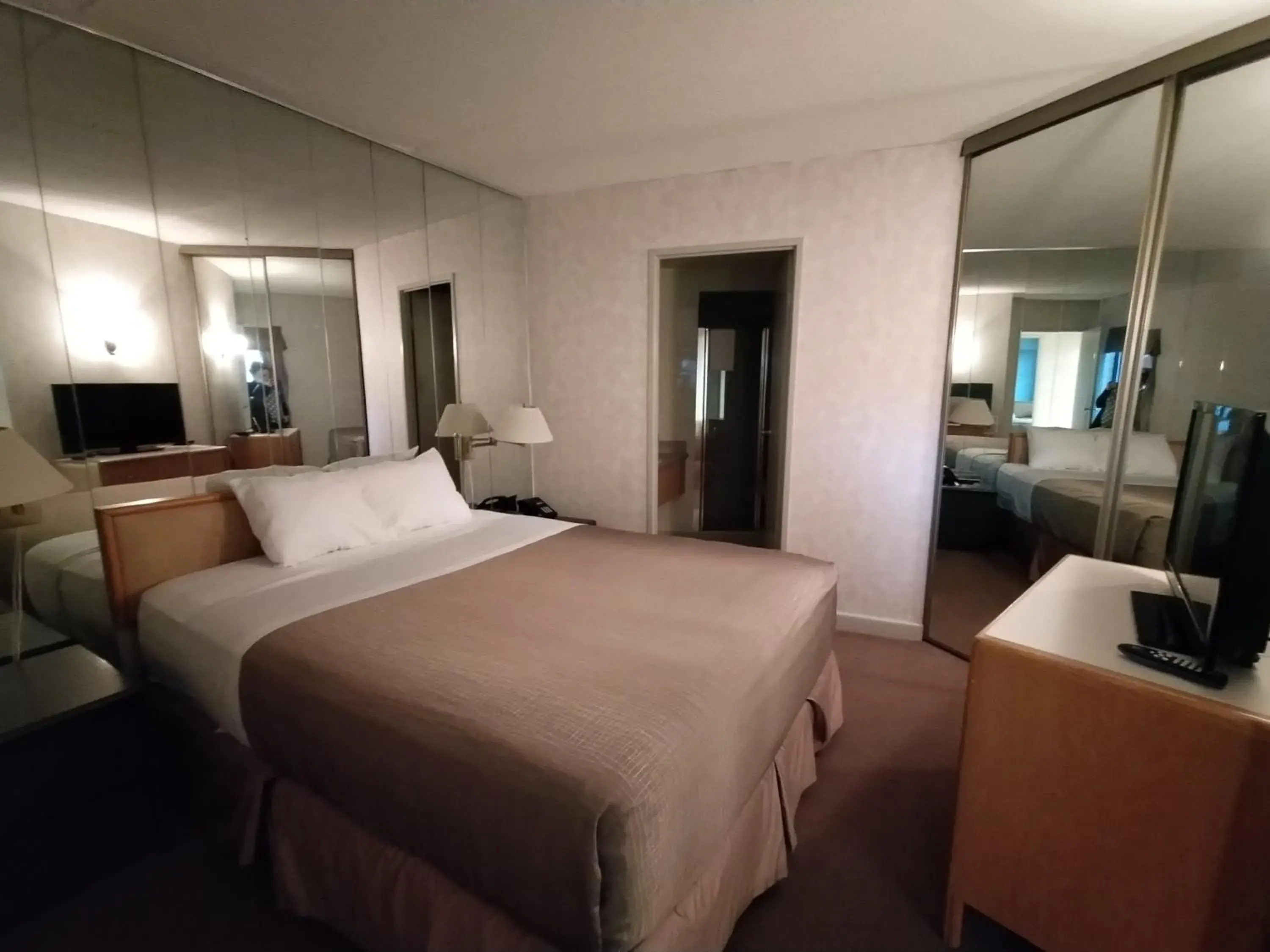 Bed in Royal Harbour Resort