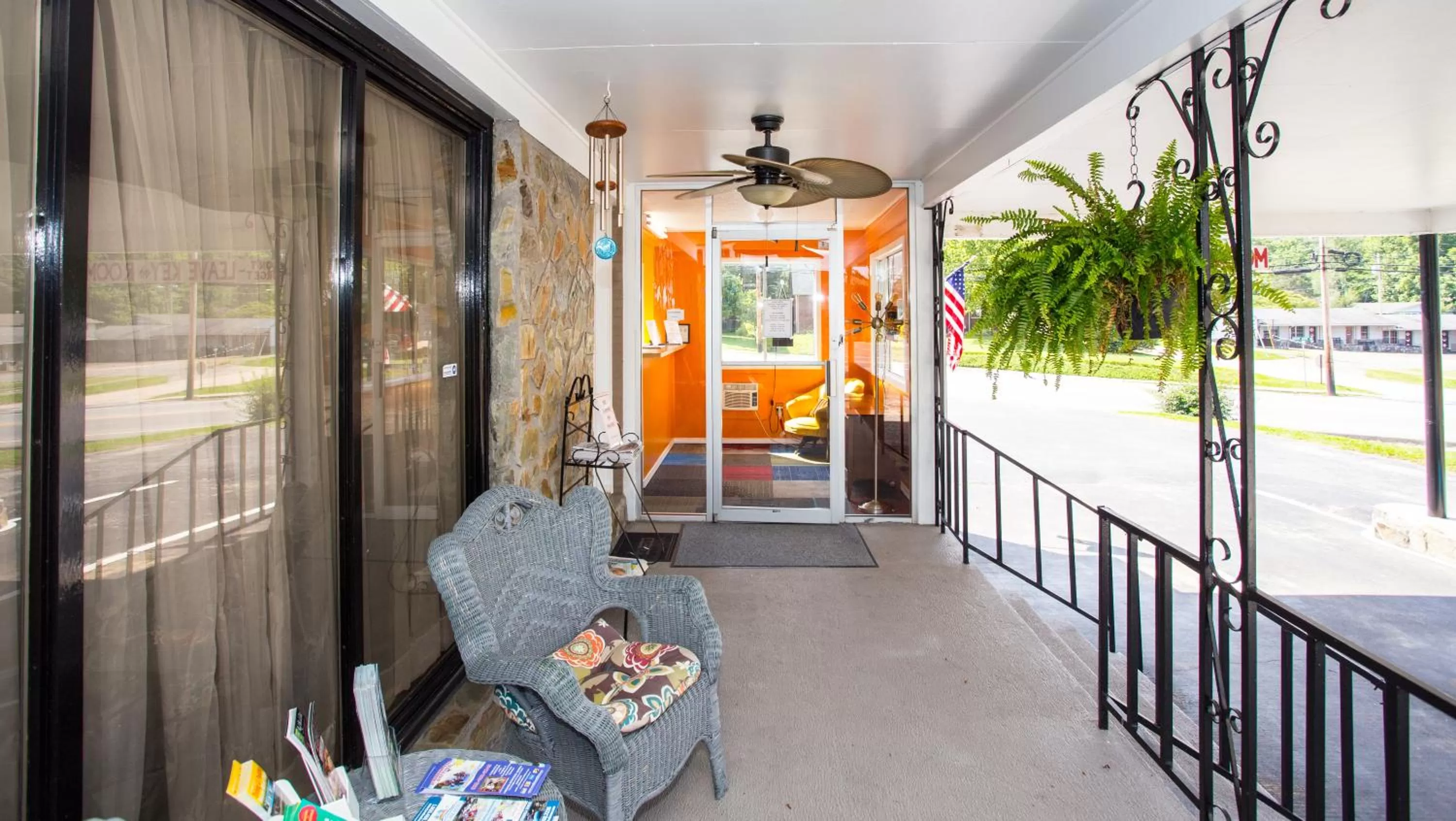 Facade/entrance in Sunset Motel