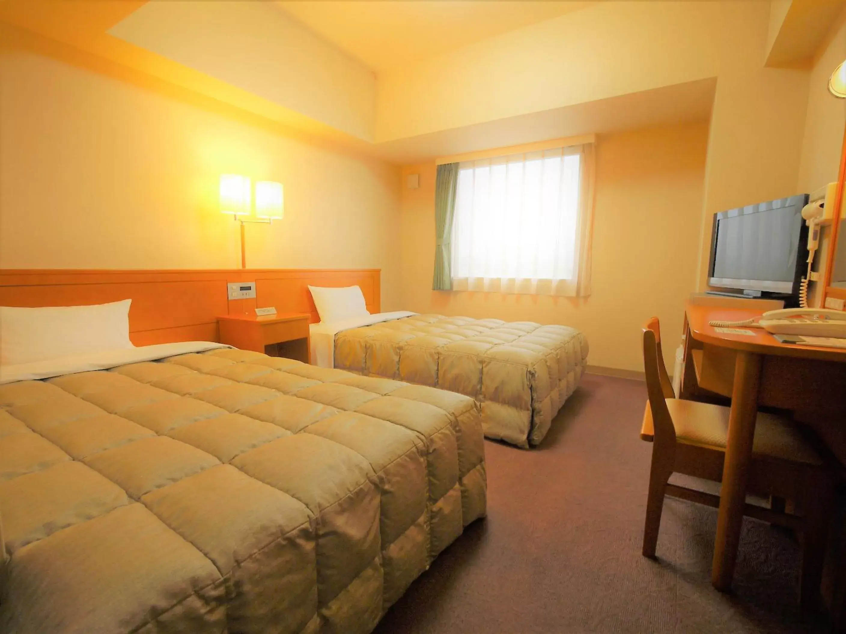 Bed in Hotel Route-Inn Shinjyo Ekimae