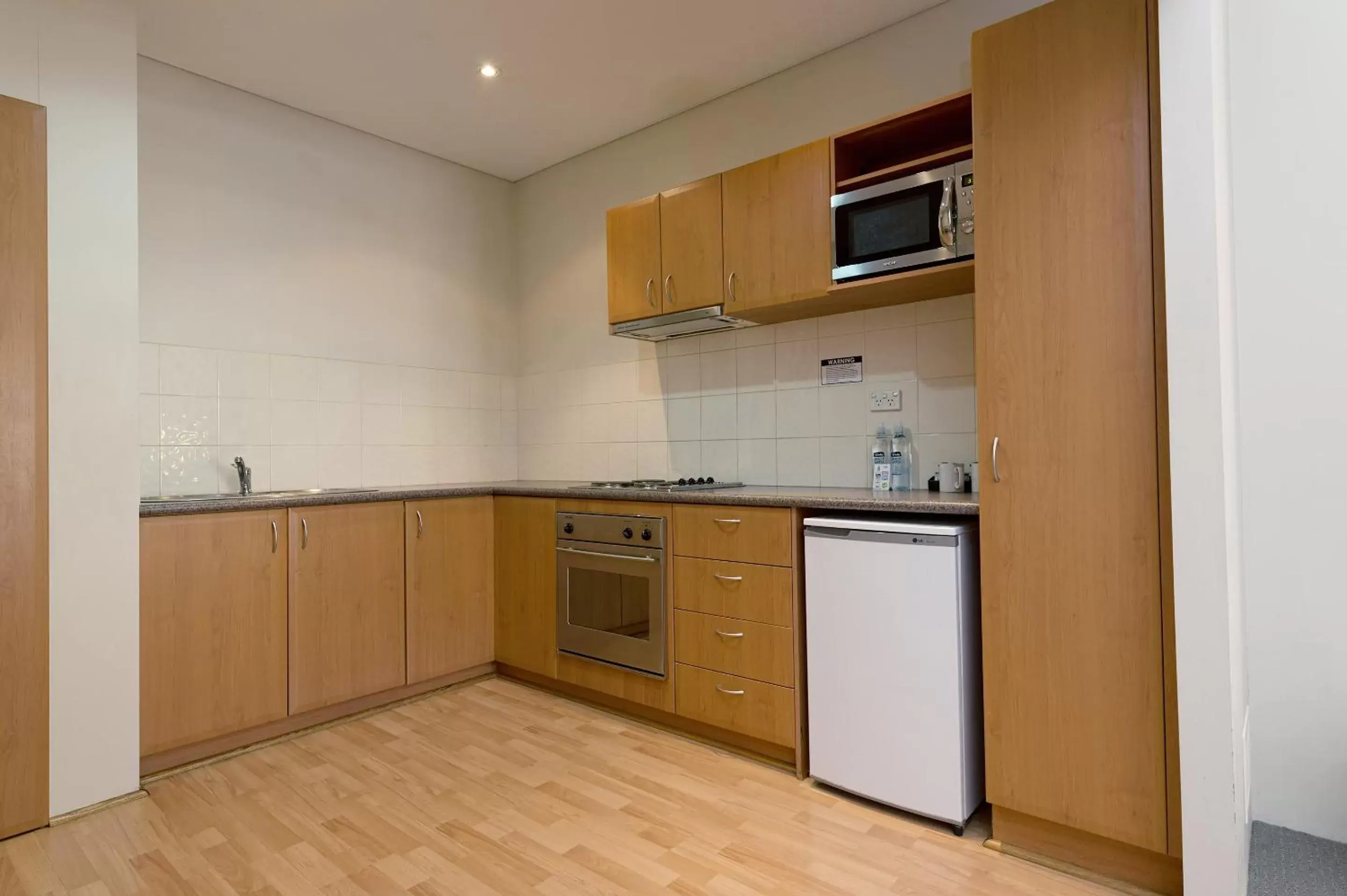 Kitchen or kitchenette, Kitchen/Kitchenette in All Suites Perth