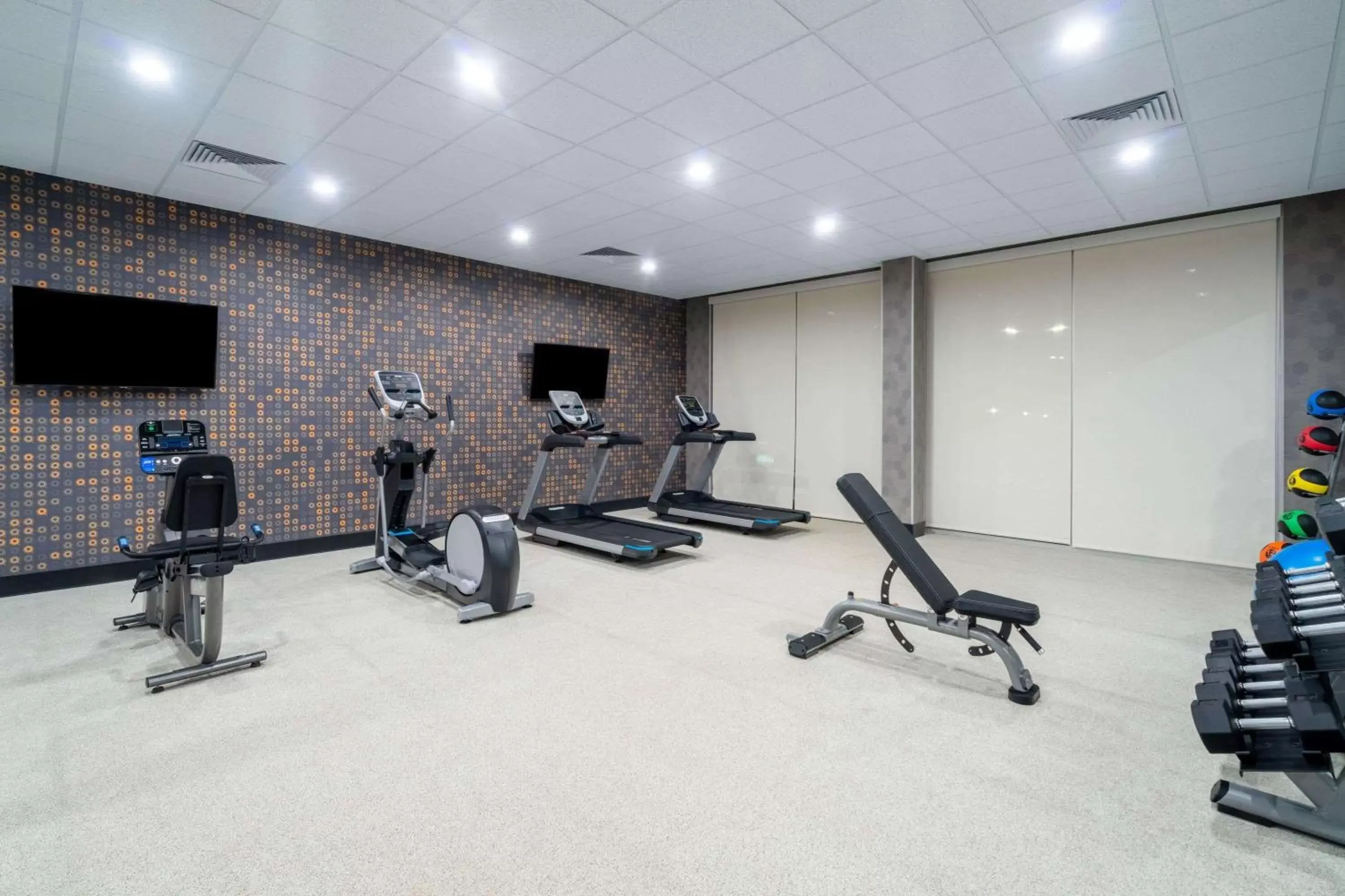 Activities, Fitness Center/Facilities in La Quinta Inn & Suites by Wyndham Louisville NE - Old Henry Rd