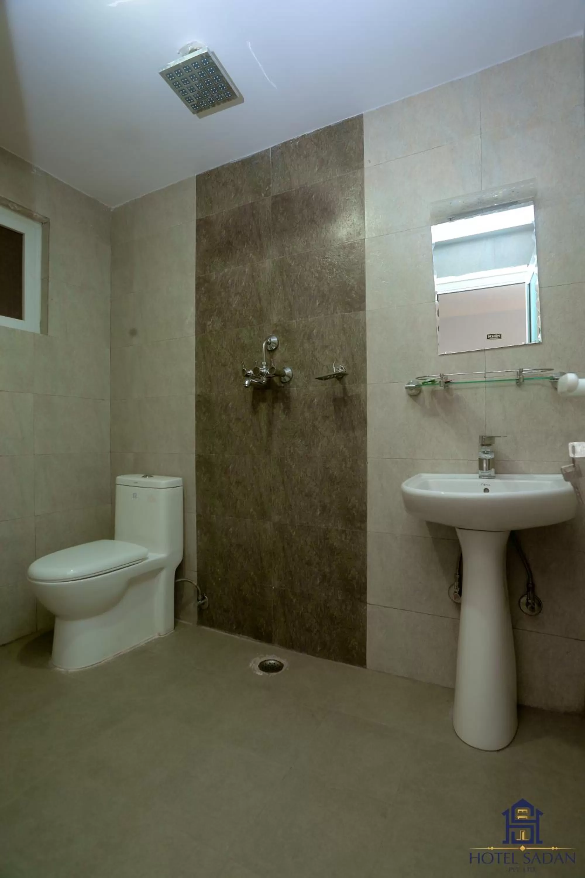 Bathroom in Hotel Sadan