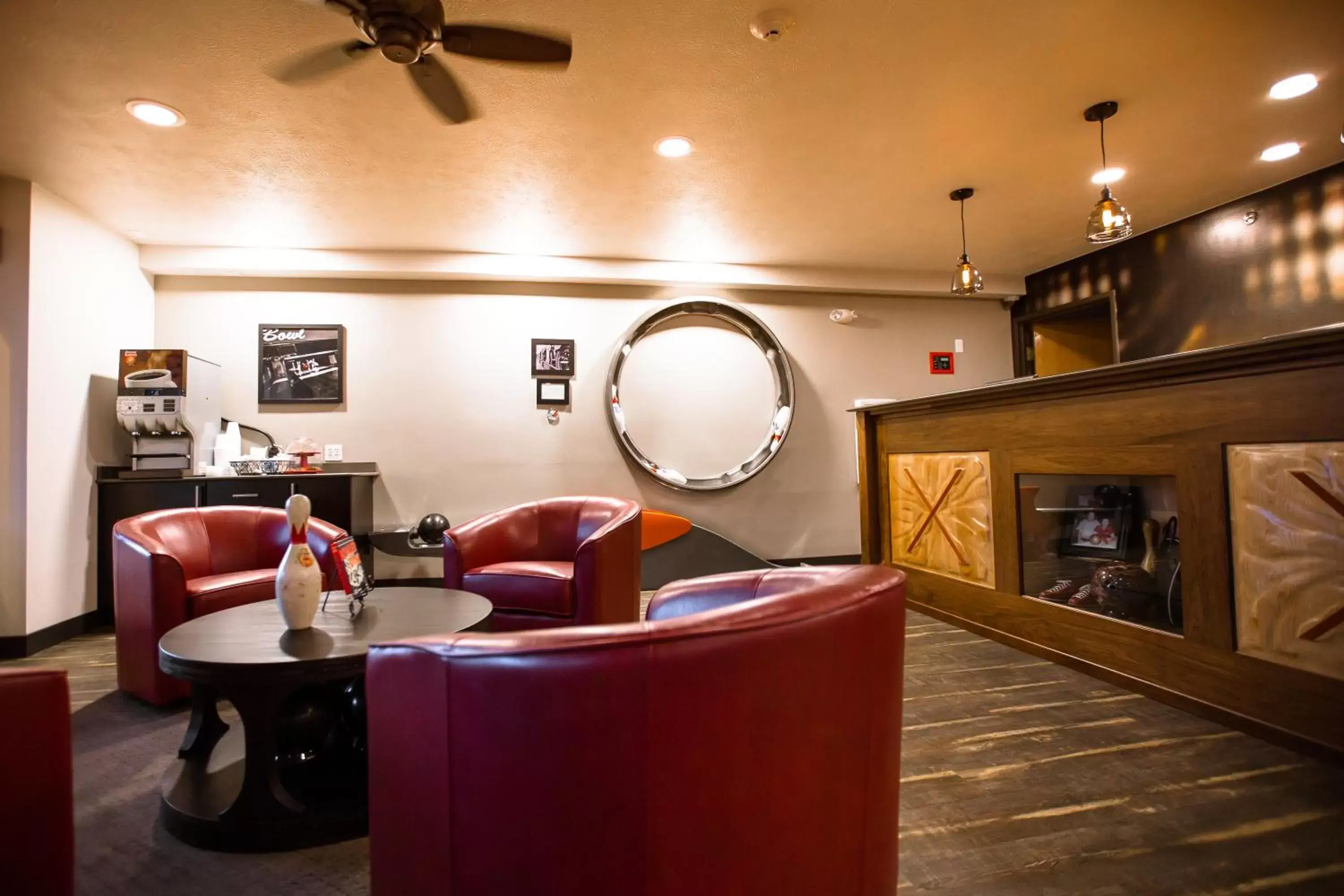 Lobby or reception in Ten Pin Inn & Suites Lobby or reception in Ten Pin Inn & Suites