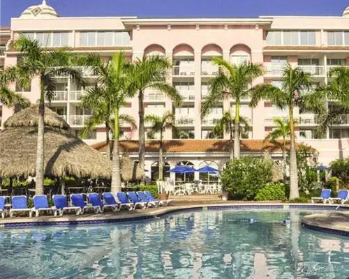 Restaurant/places to eat, Swimming Pool in Palm Beach Shores Resort and Vacation Villas