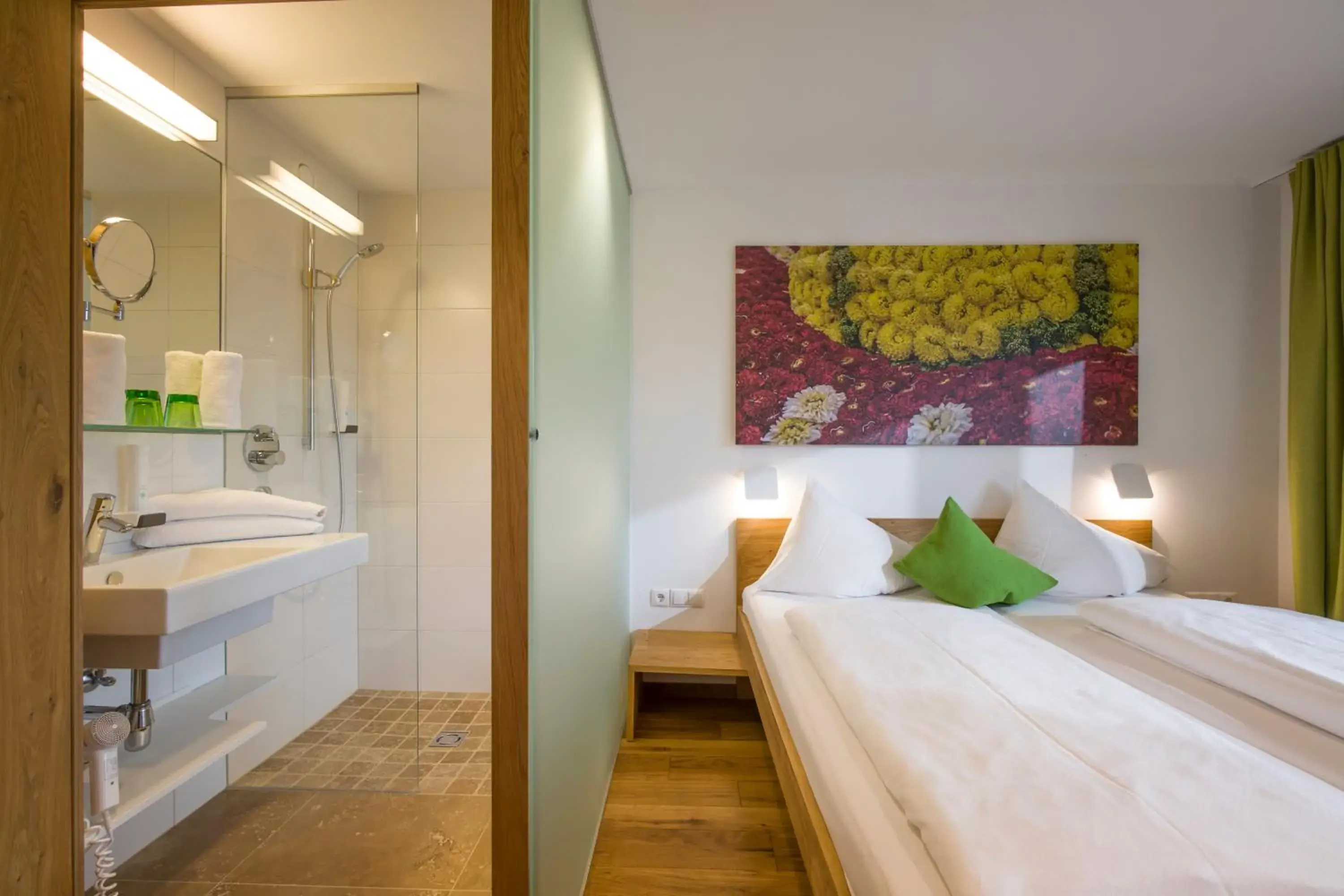 Bedroom, Bathroom in Hotel Wirtshaus Sattlerwirt