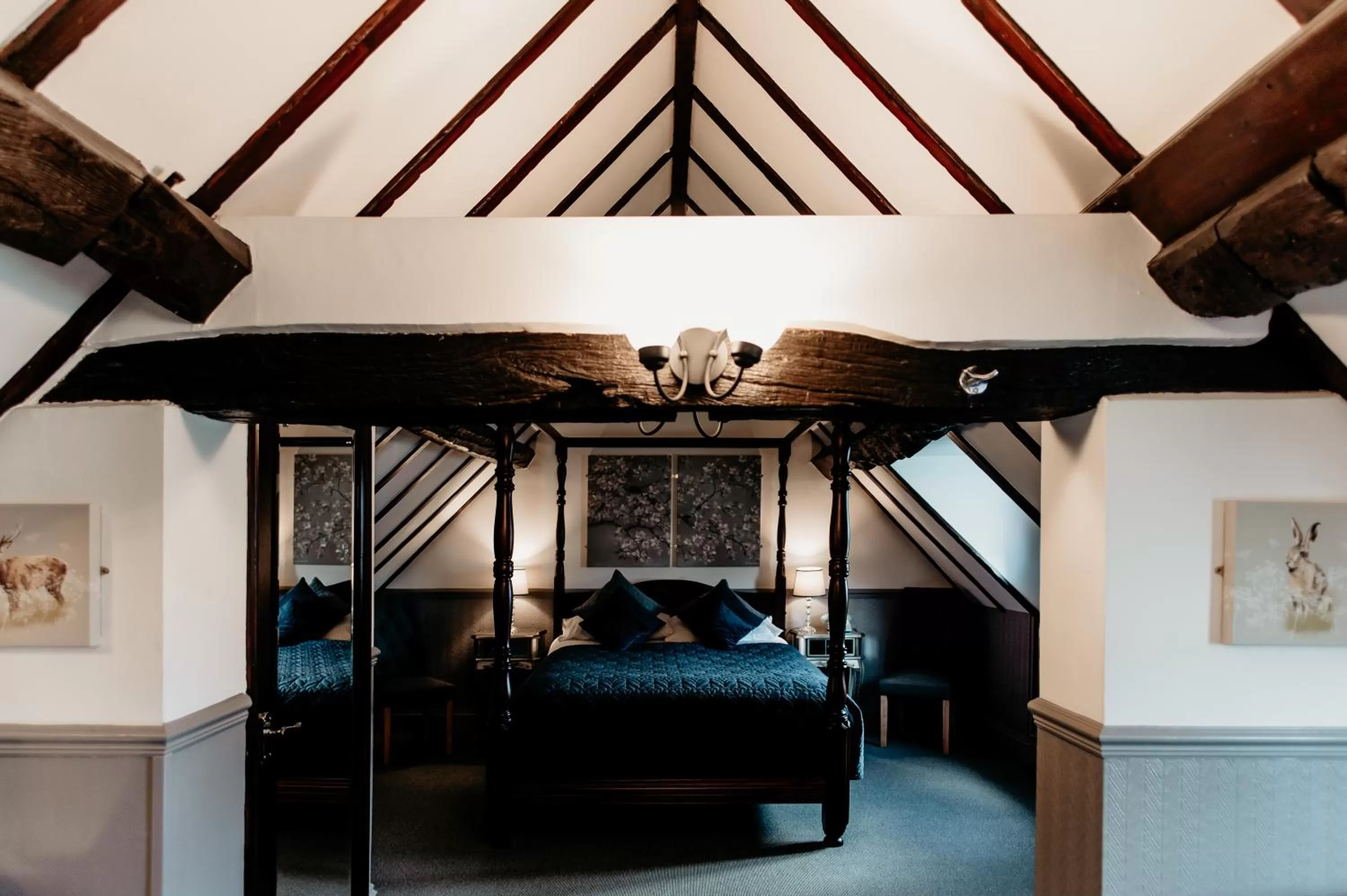 Bed in Oak Farm Hotel