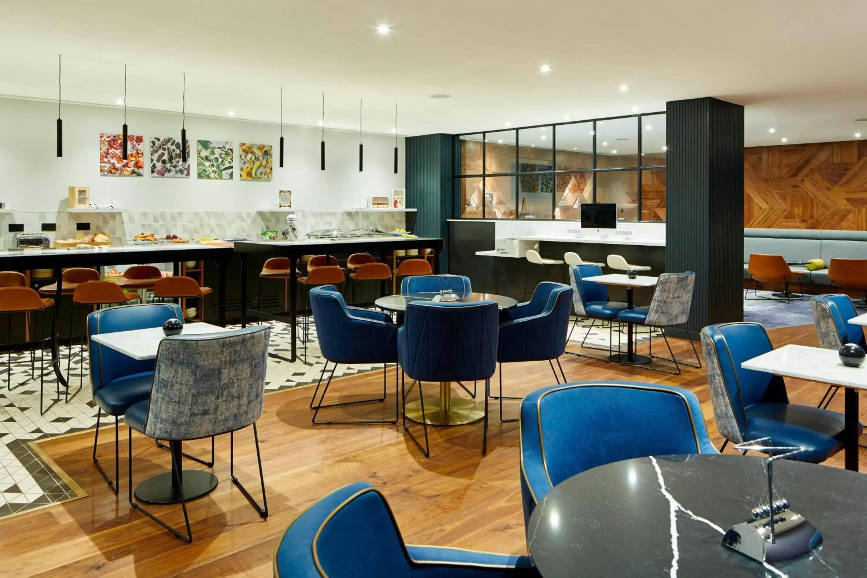 Lounge or bar, Restaurant/Places to Eat in London Heathrow Marriott Hotel
