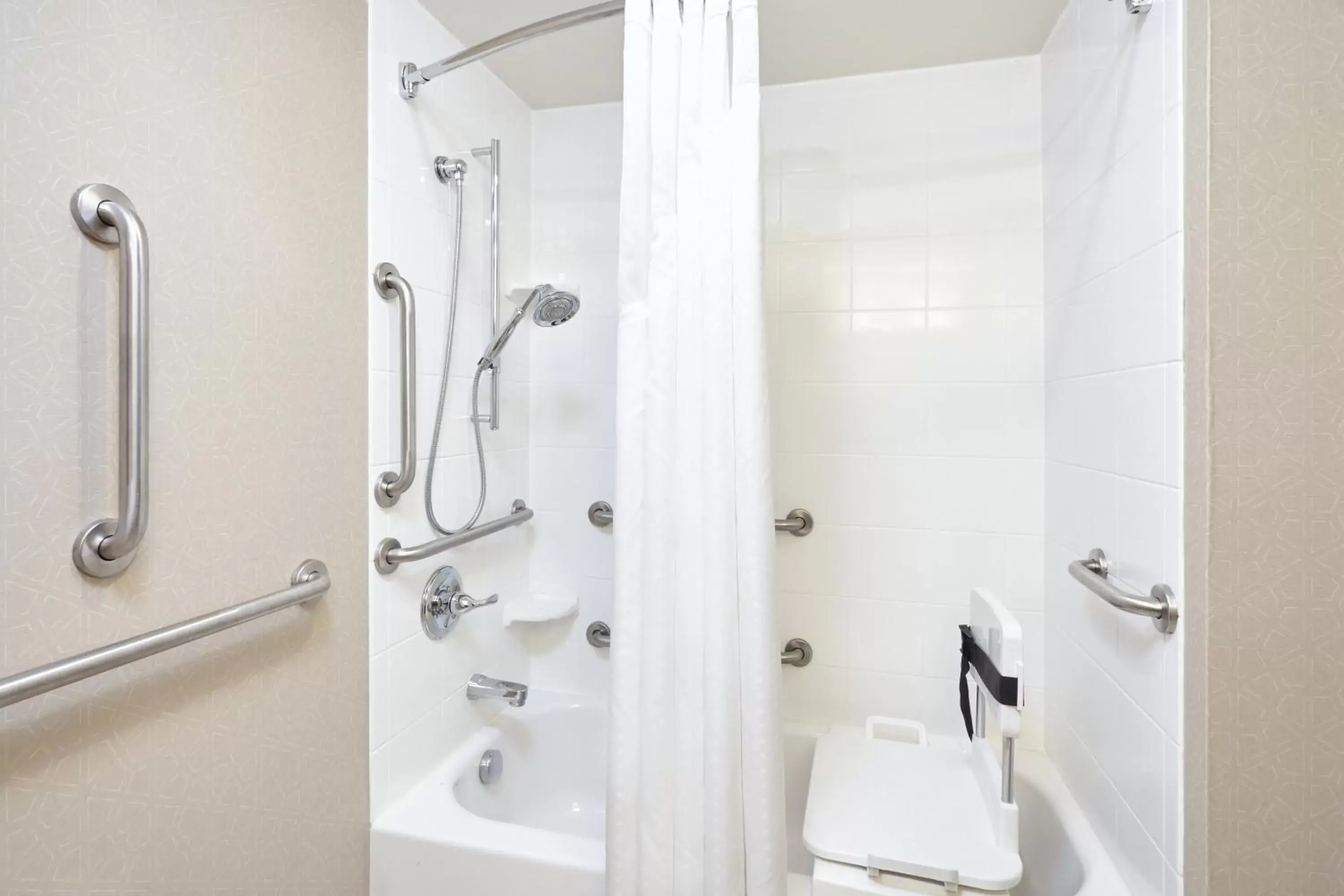Photo of the whole room, Bathroom in Holiday Inn Express Hotels- Hampton, an IHG Hotel