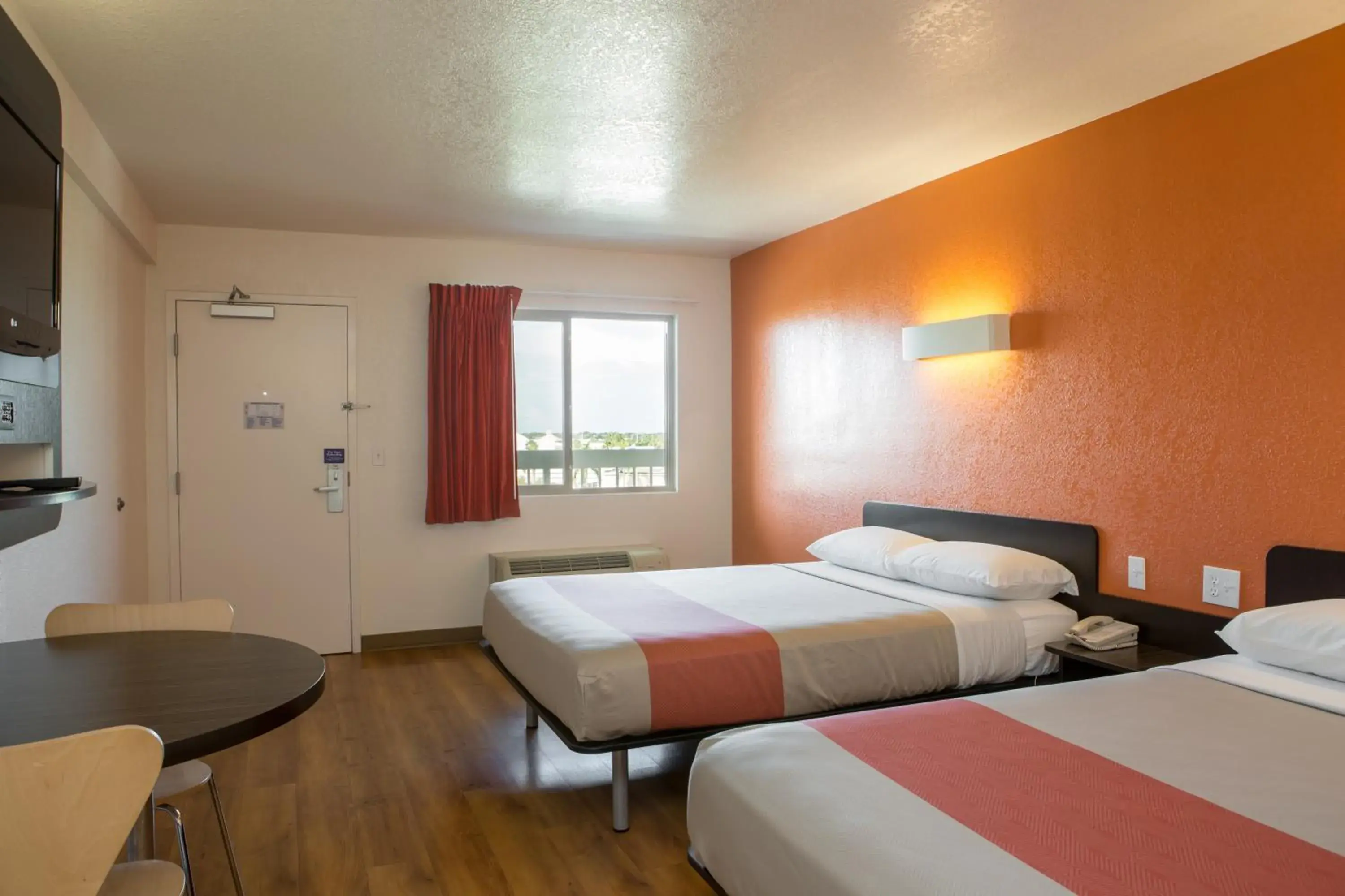 Bedroom, Bed in Motel 6-Cutler Bay, FL