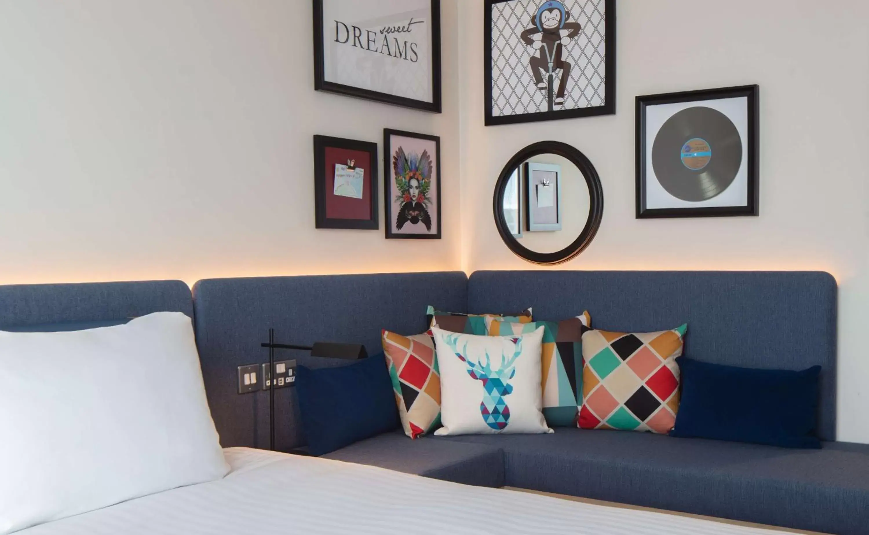 Living room, Bed in Hampton by Hilton York Piccadilly Living room, Bed in Hampton by Hilton York Piccadilly