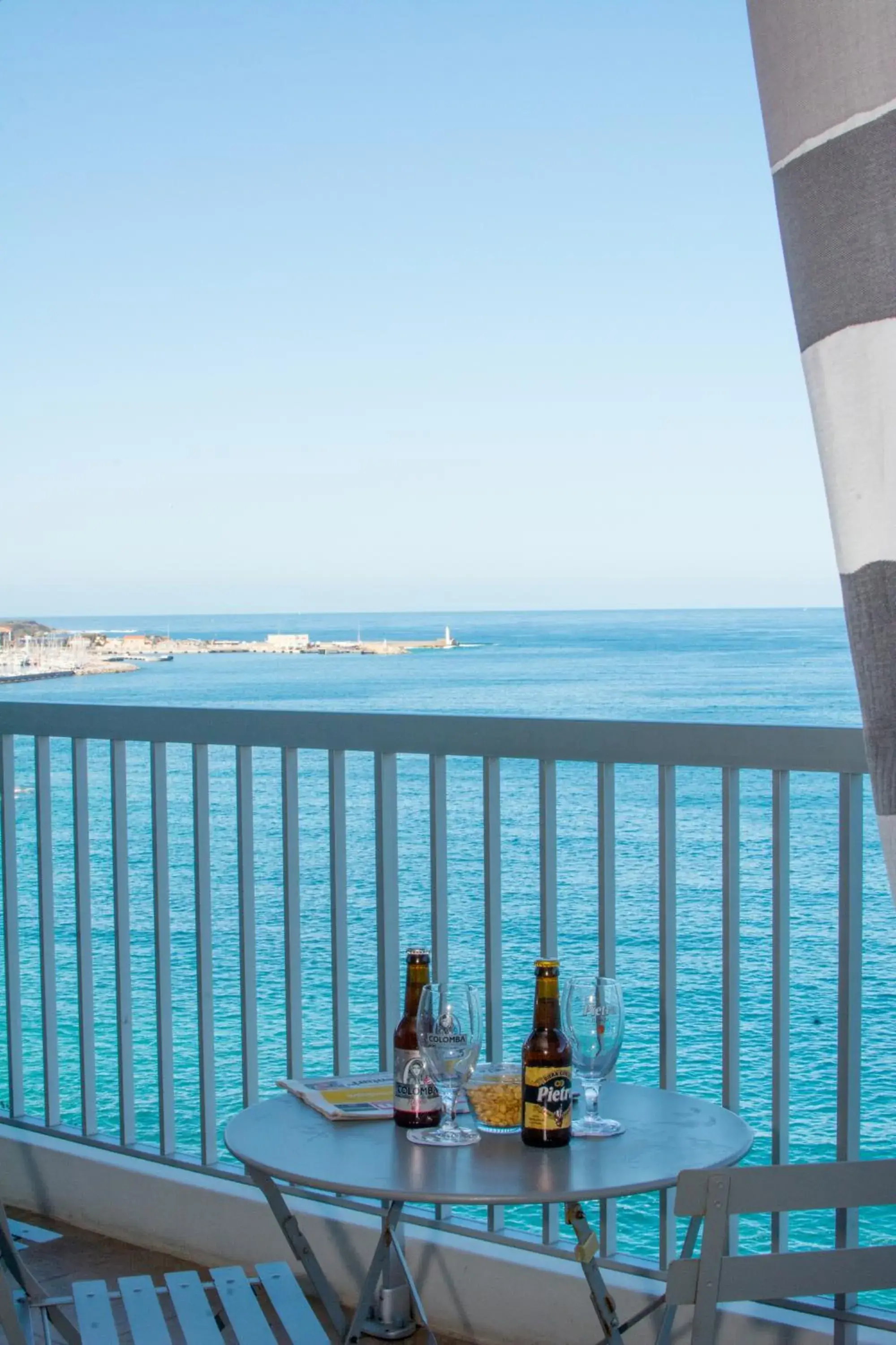 Lounge or bar, Balcony/Terrace in Hotel Roc E Mare