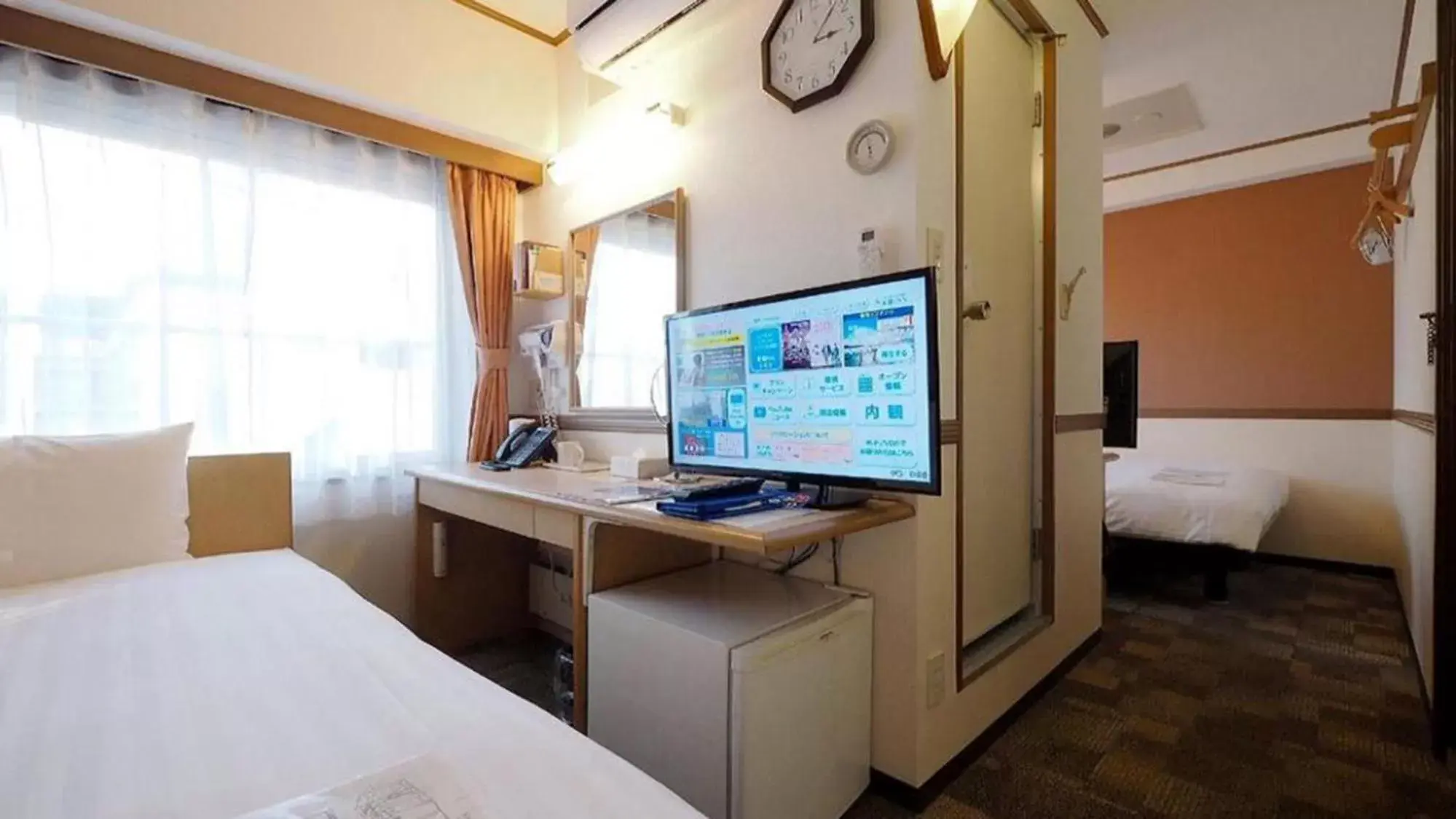 Photo of the whole room, TV/Entertainment Center in Toyoko Inn Sendai Nishi-guchi Hirose-dori