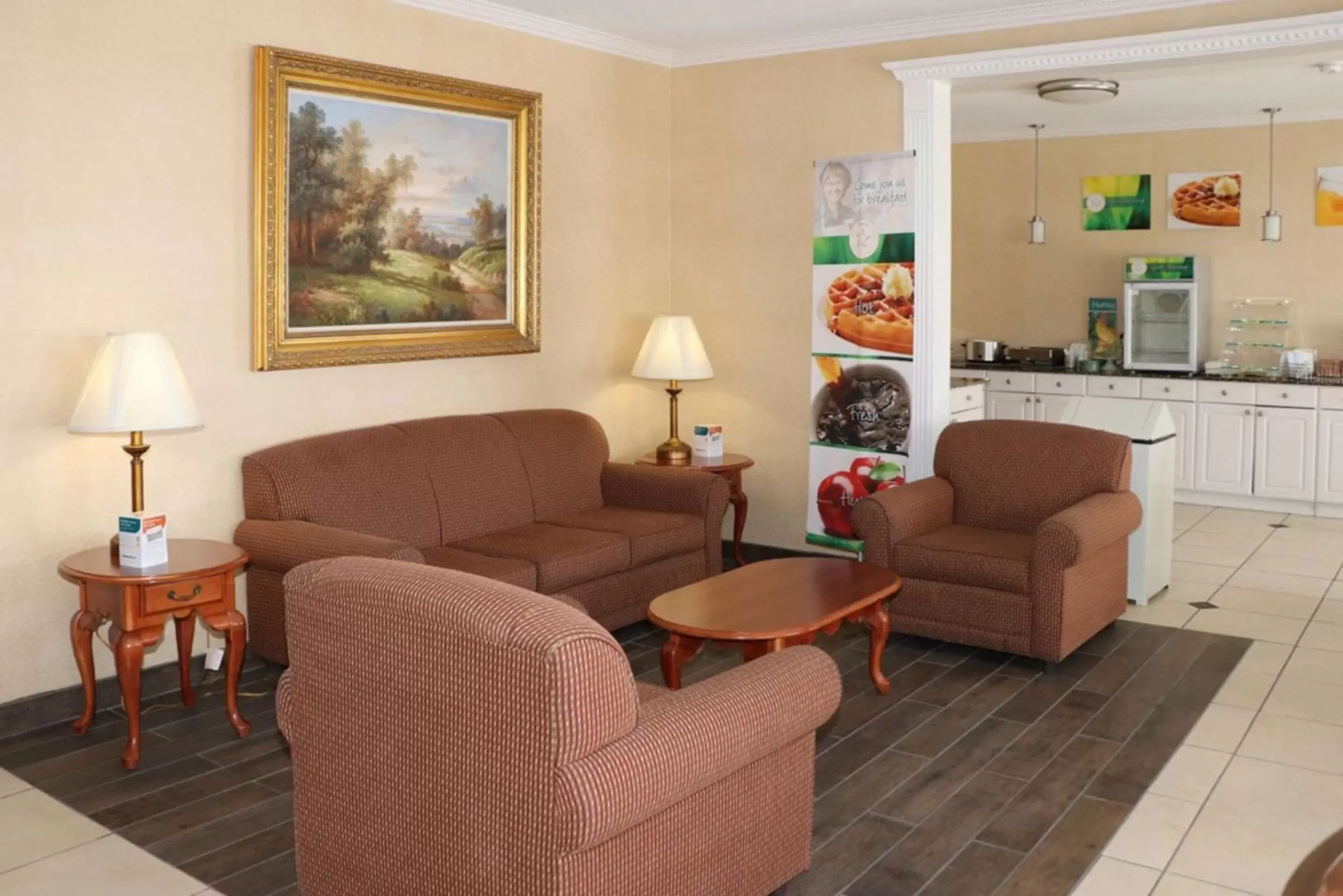 Lobby or reception, Seating Area in Quality Inn East Evansville