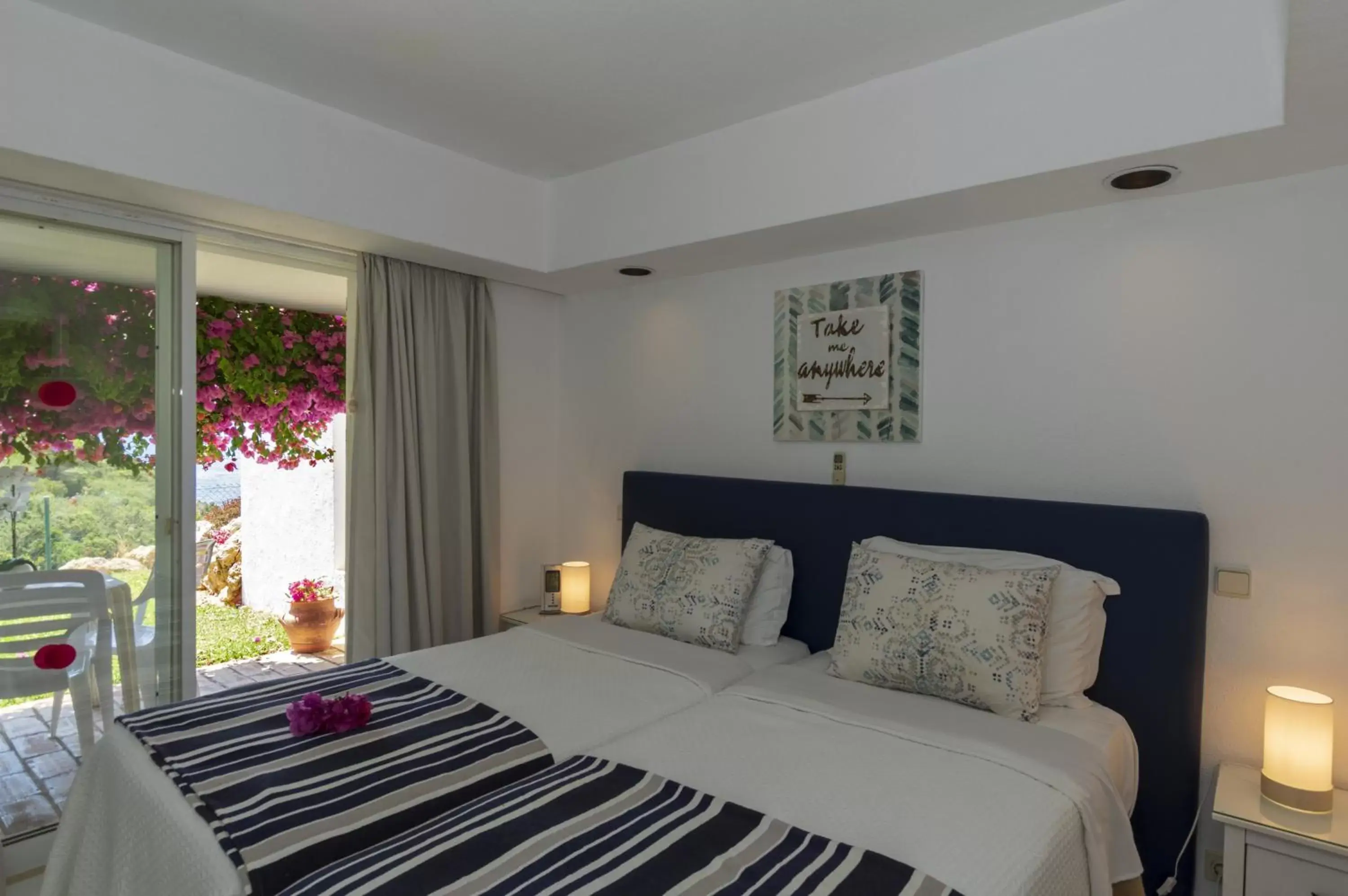 One-Bedroom Apartment with Sea View in Rocha Brava Village Resort