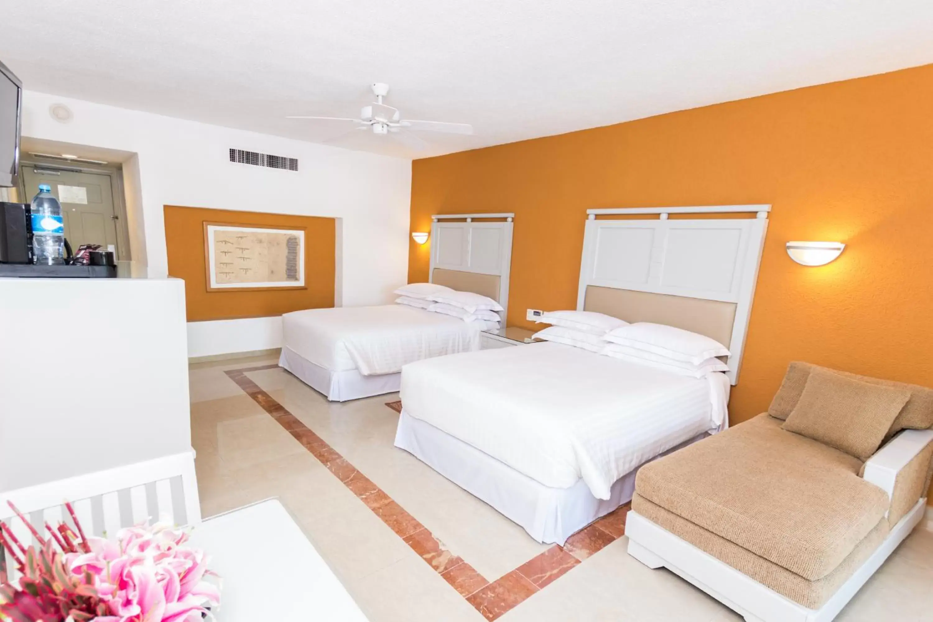 Photo of the whole room, Bed in Occidental Costa Cancún - All Inclusive