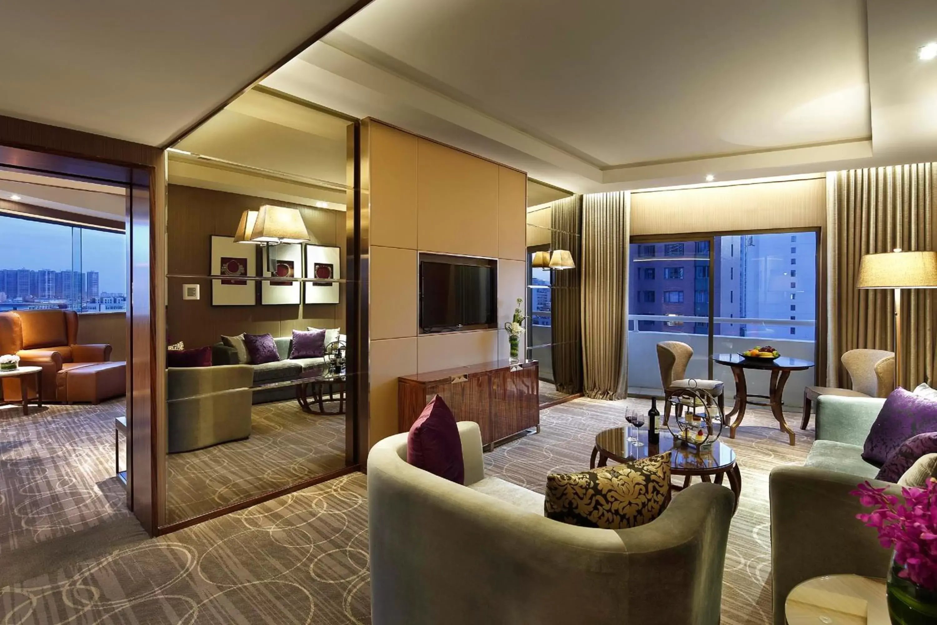 Living room, Seating Area in Crowne Plaza Kunming City Centre, an IHG Hotel