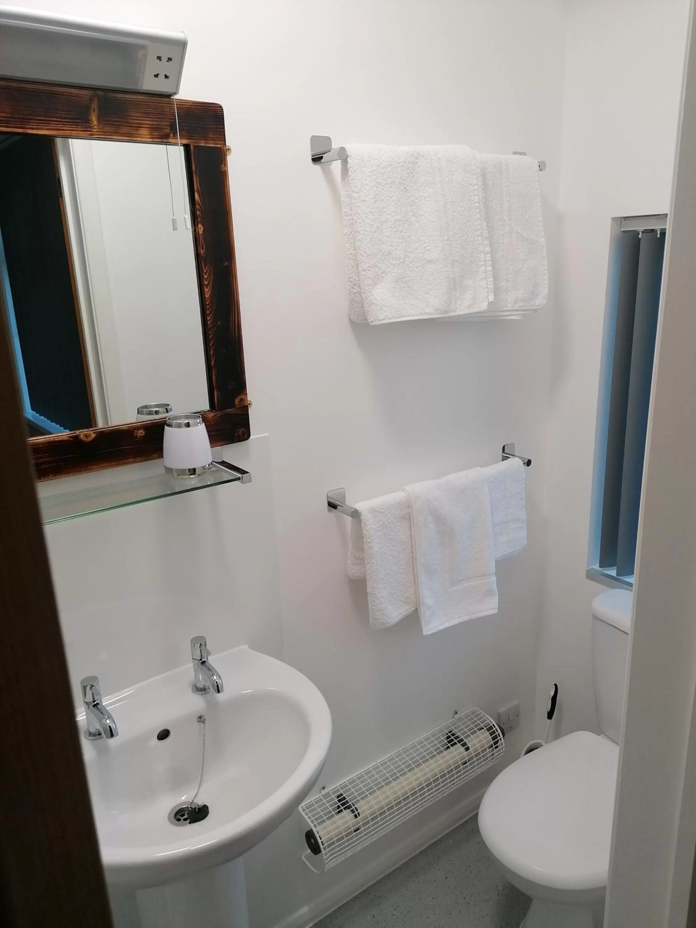 Bathroom in Pensalda Guest House