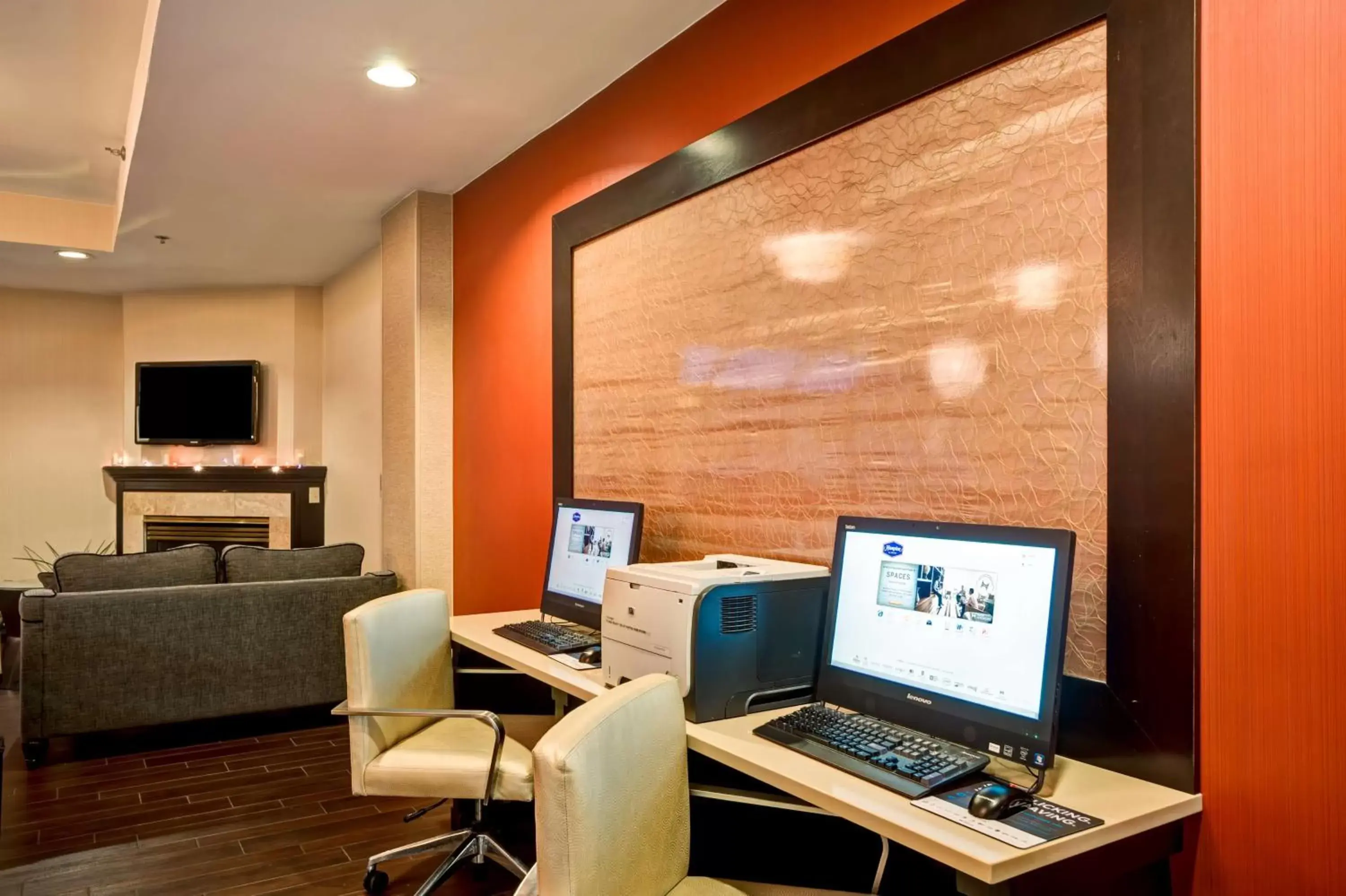 Business facilities, TV/Entertainment Center in Hampton Inn Scranton at Montage Mountain