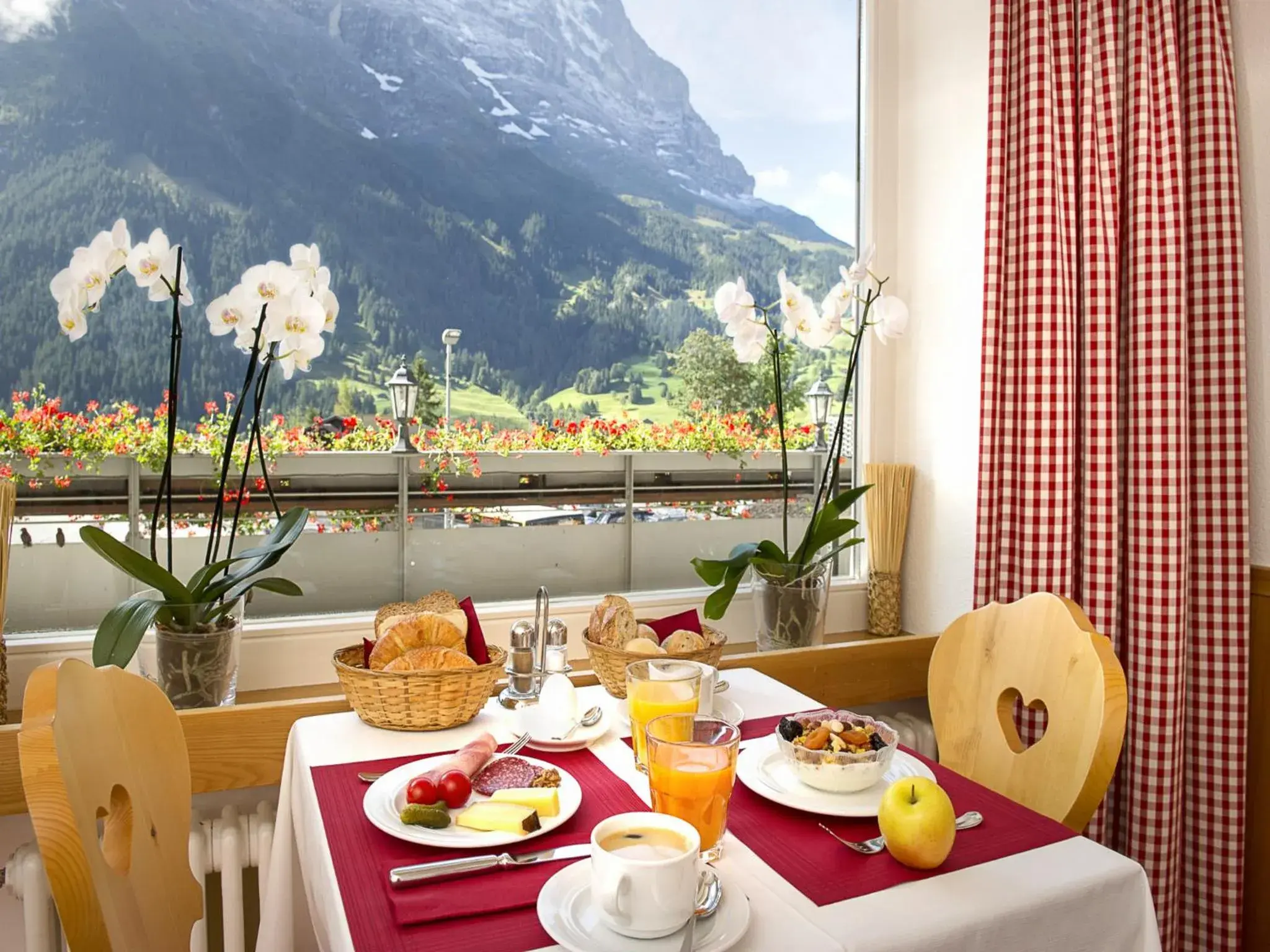 Restaurant/places to eat, Mountain View in Hotel Bernerhof Grindelwald