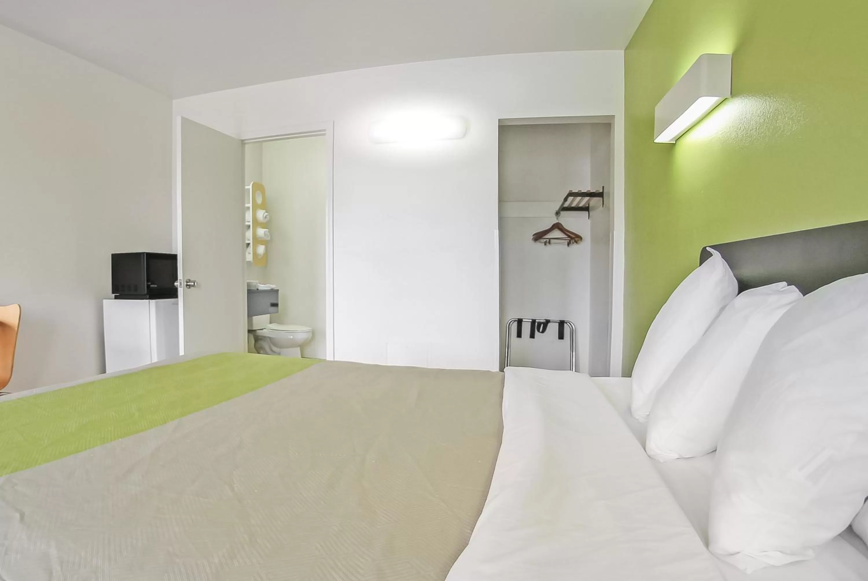 Bedroom, Bed in Motel 6-Visalia, CA