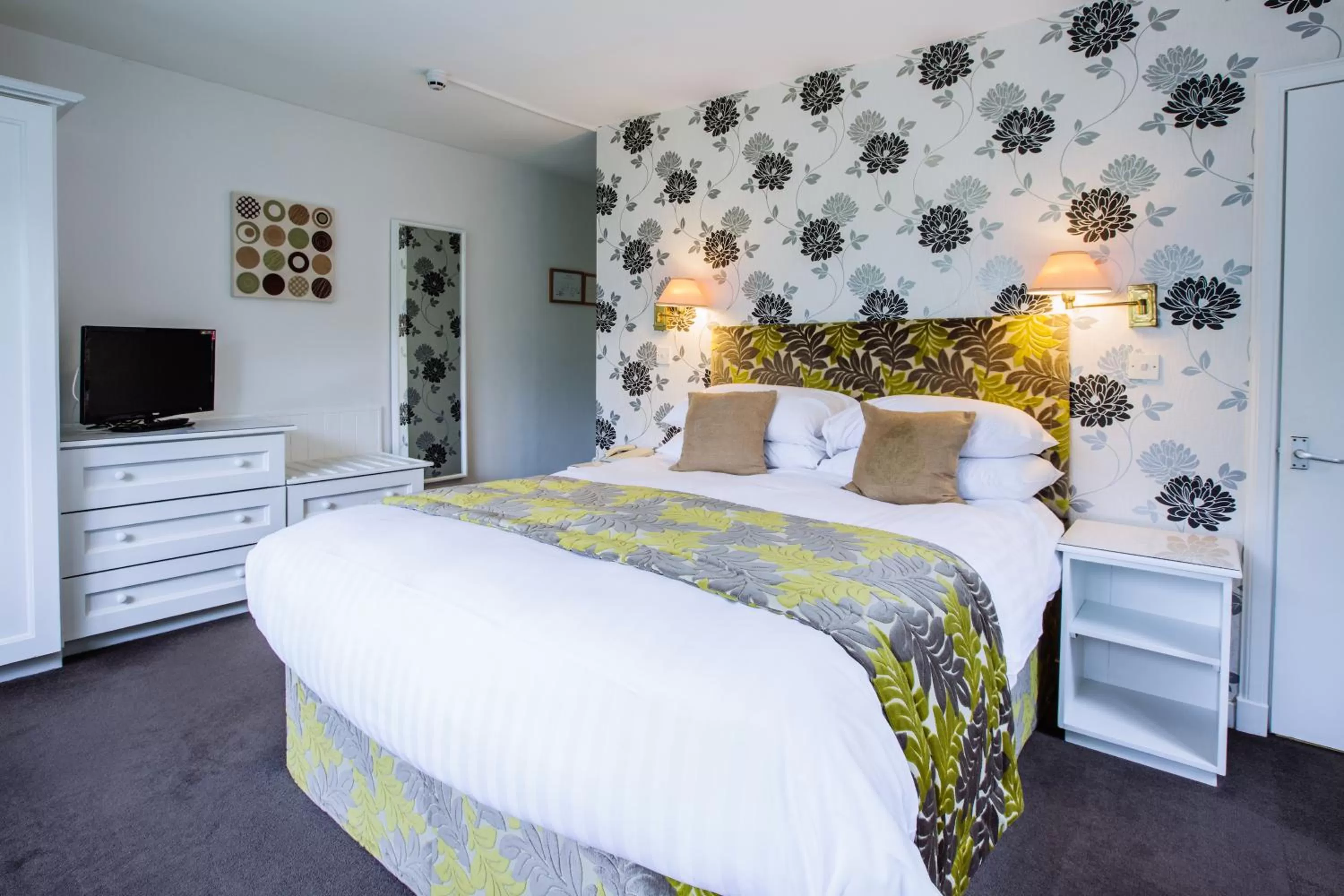 Decorative detail, Bed in Selkirk Arms Hotel