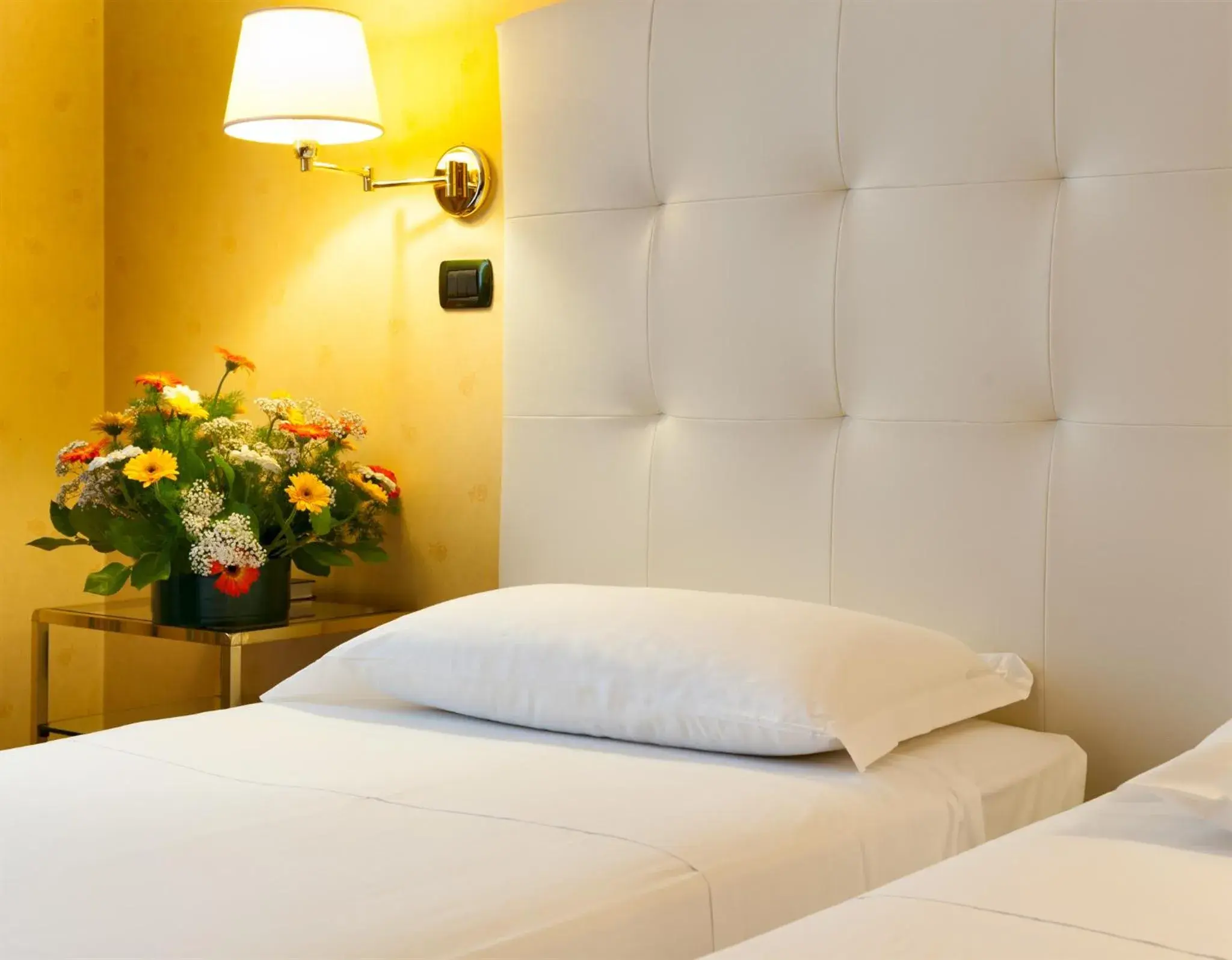 Bed in Hotel Lombardia