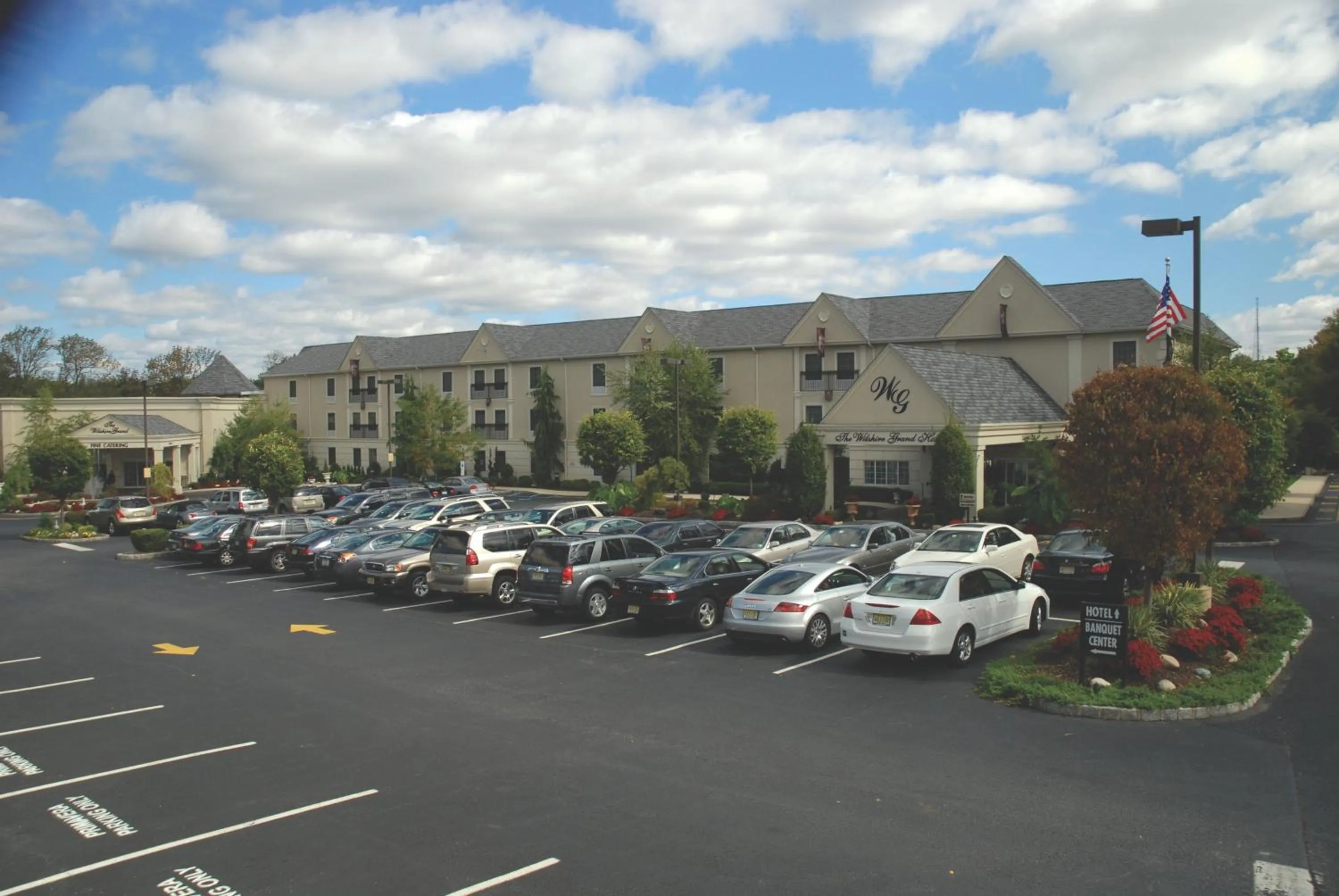 Facade/entrance in The Wilshire Grand Hotel