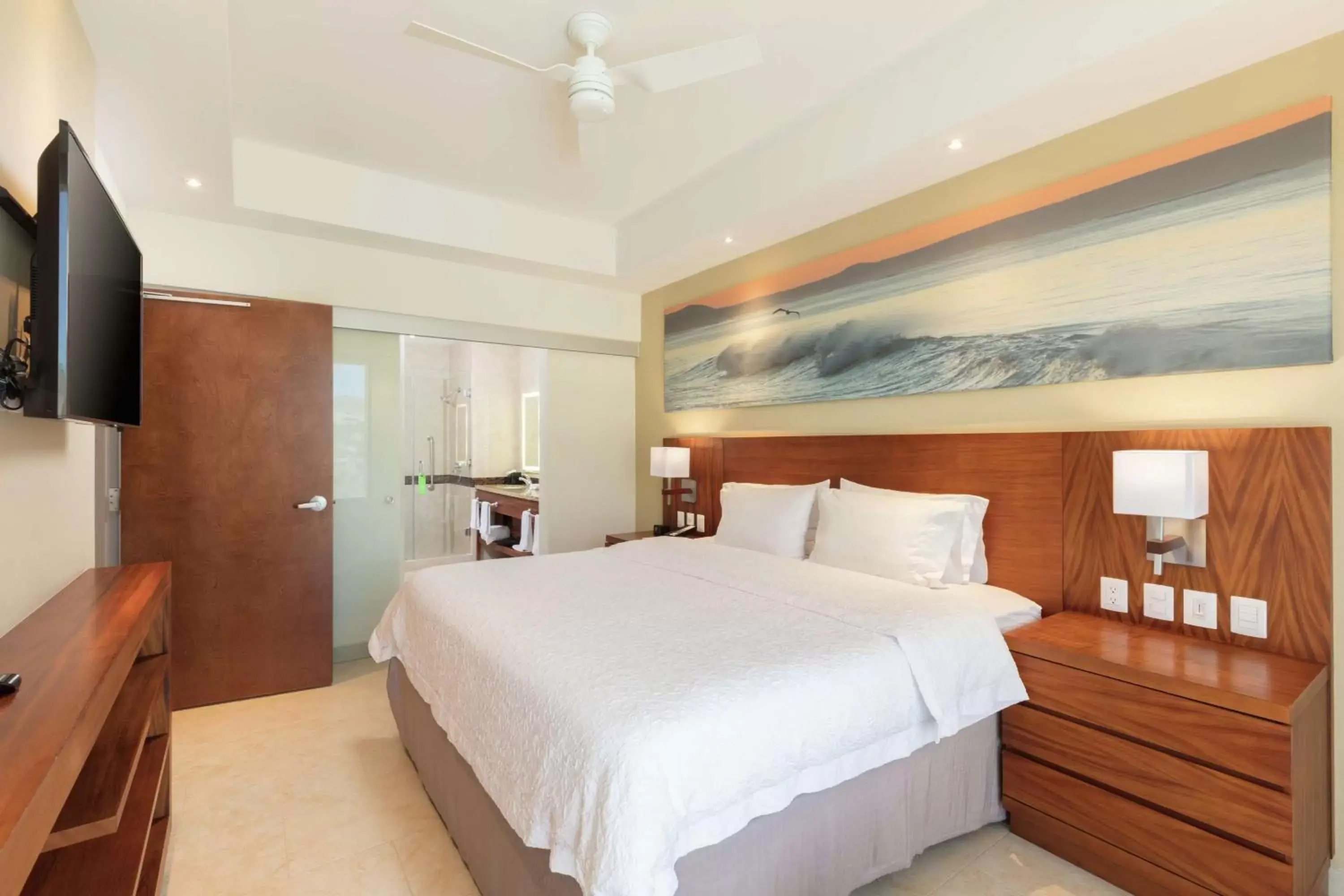 Bedroom, Bed in Hampton Inn & Suites by Hilton Los Cabos