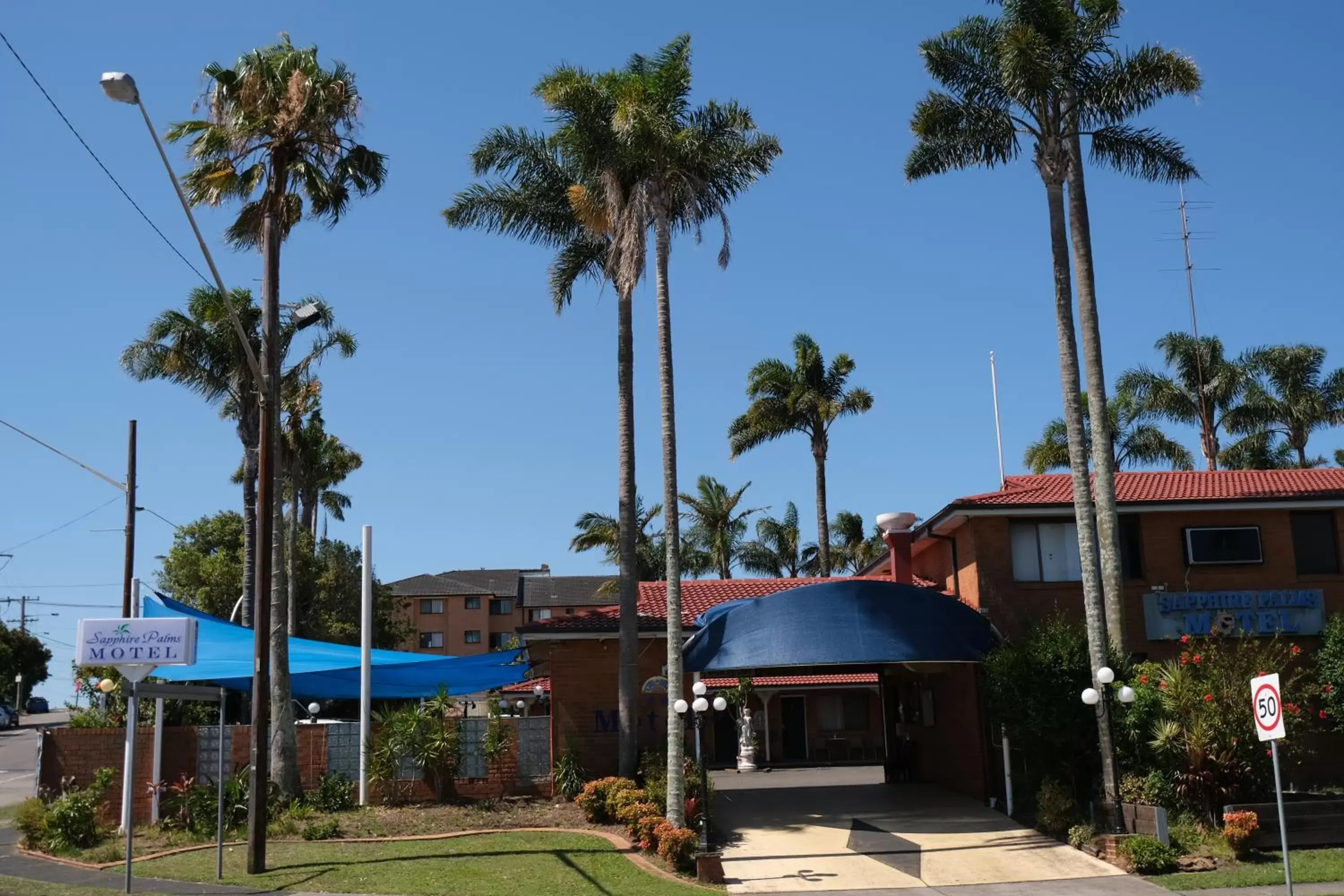 Facade/entrance, Property Building in Sapphire Palms Motel