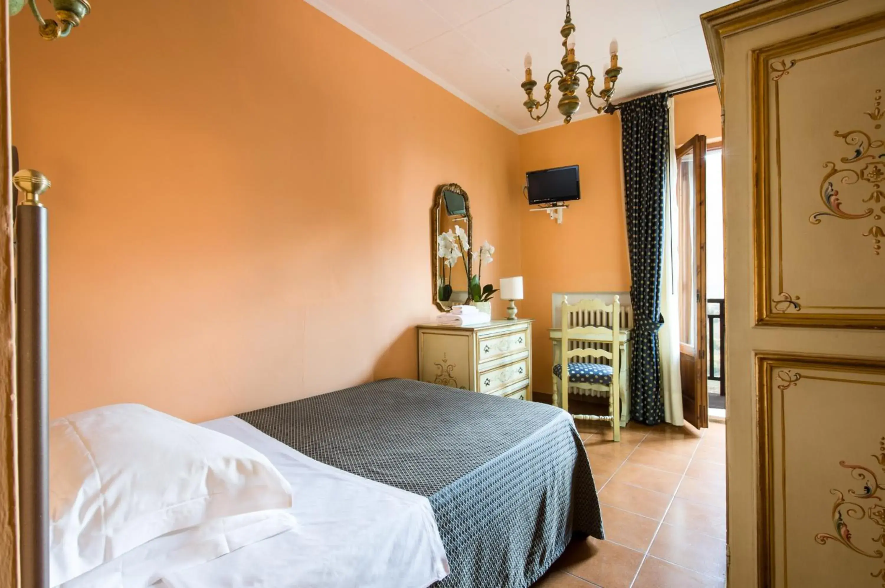 Bed in Hotel La Cisterna