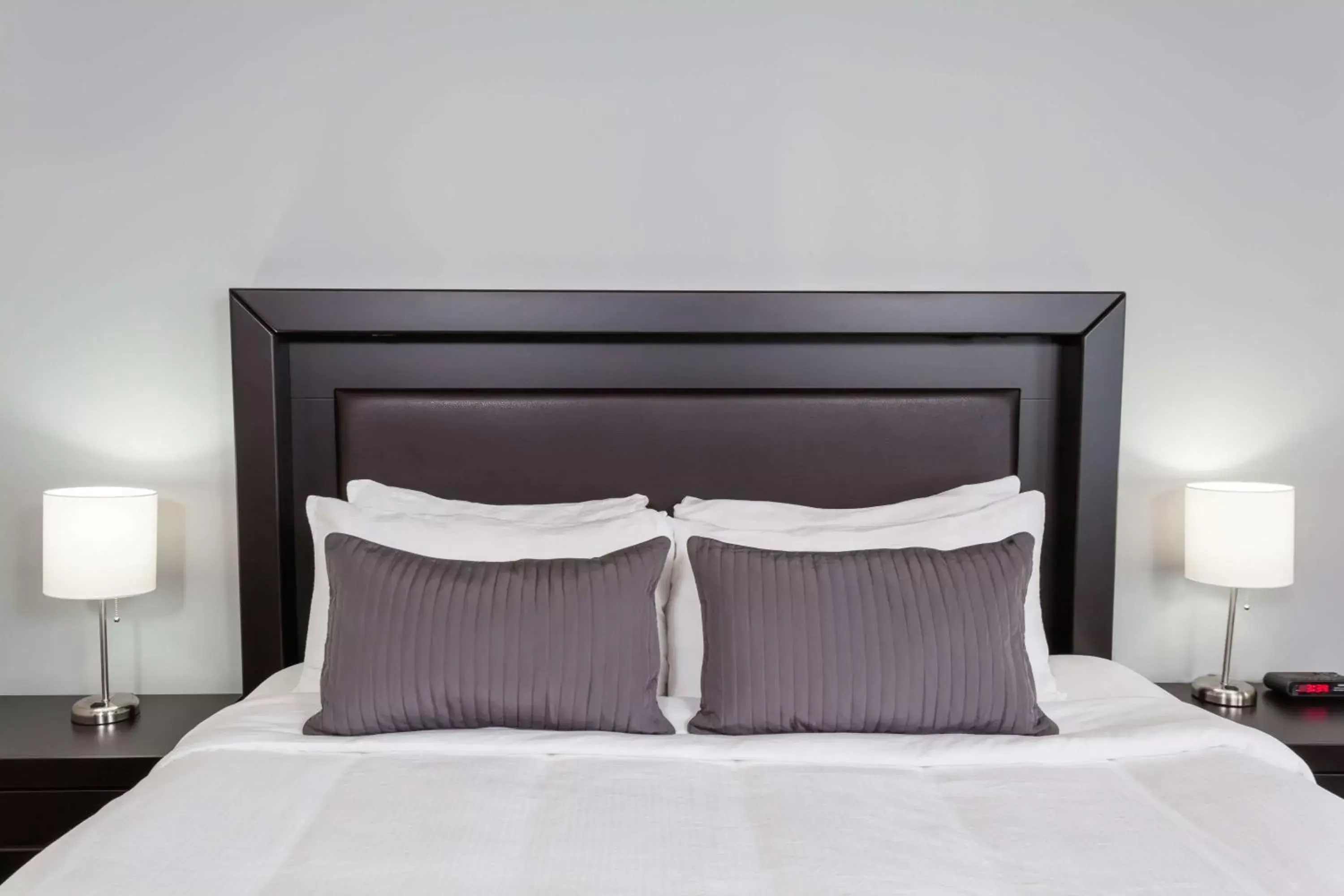 Photo of the whole room, Bed in Baymont by Wyndham Glenview Photo of the whole room, Bed in Baymont by Wyndham Glenview