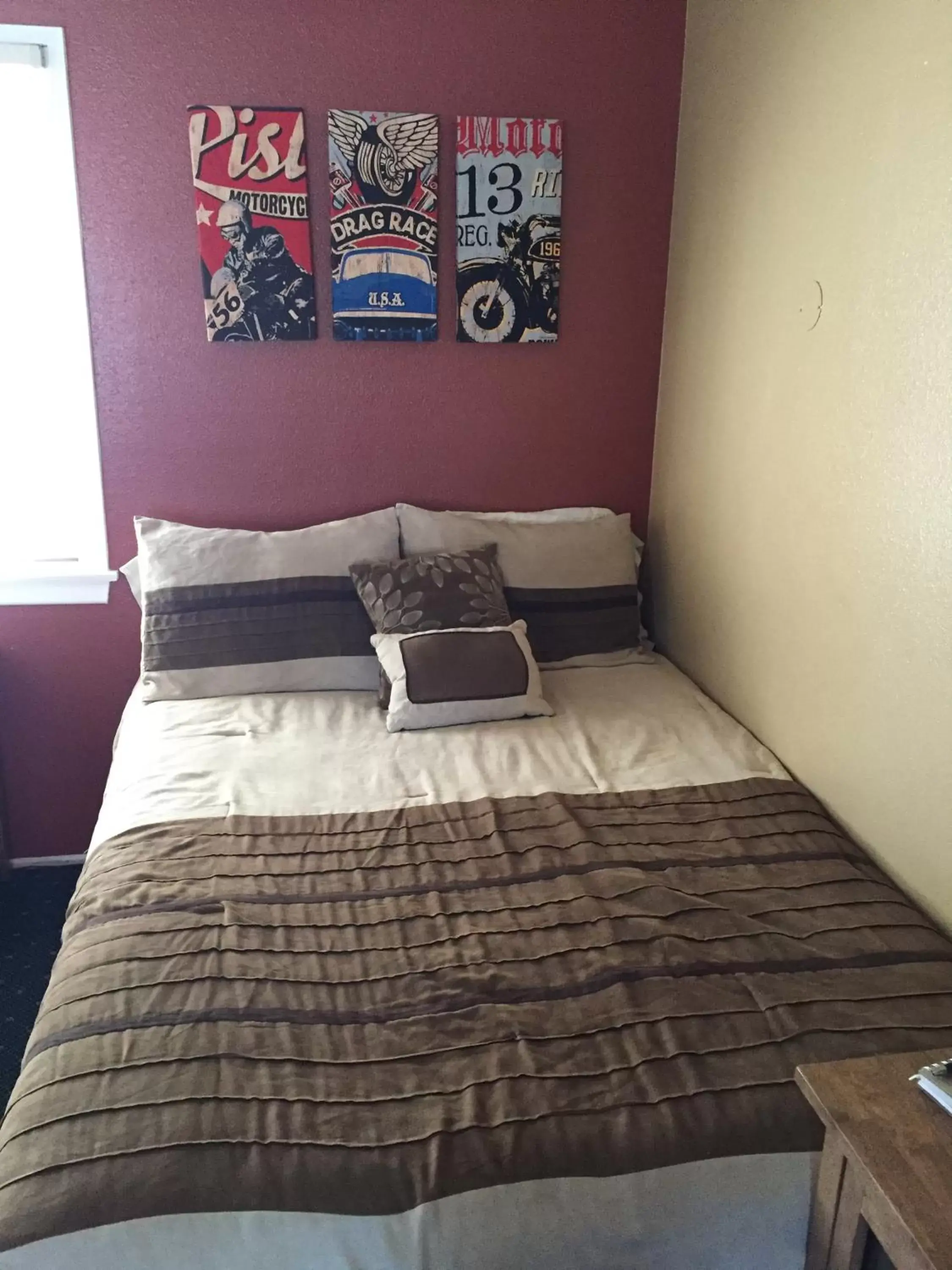 Bed, Room Photo in Robinhood Resort