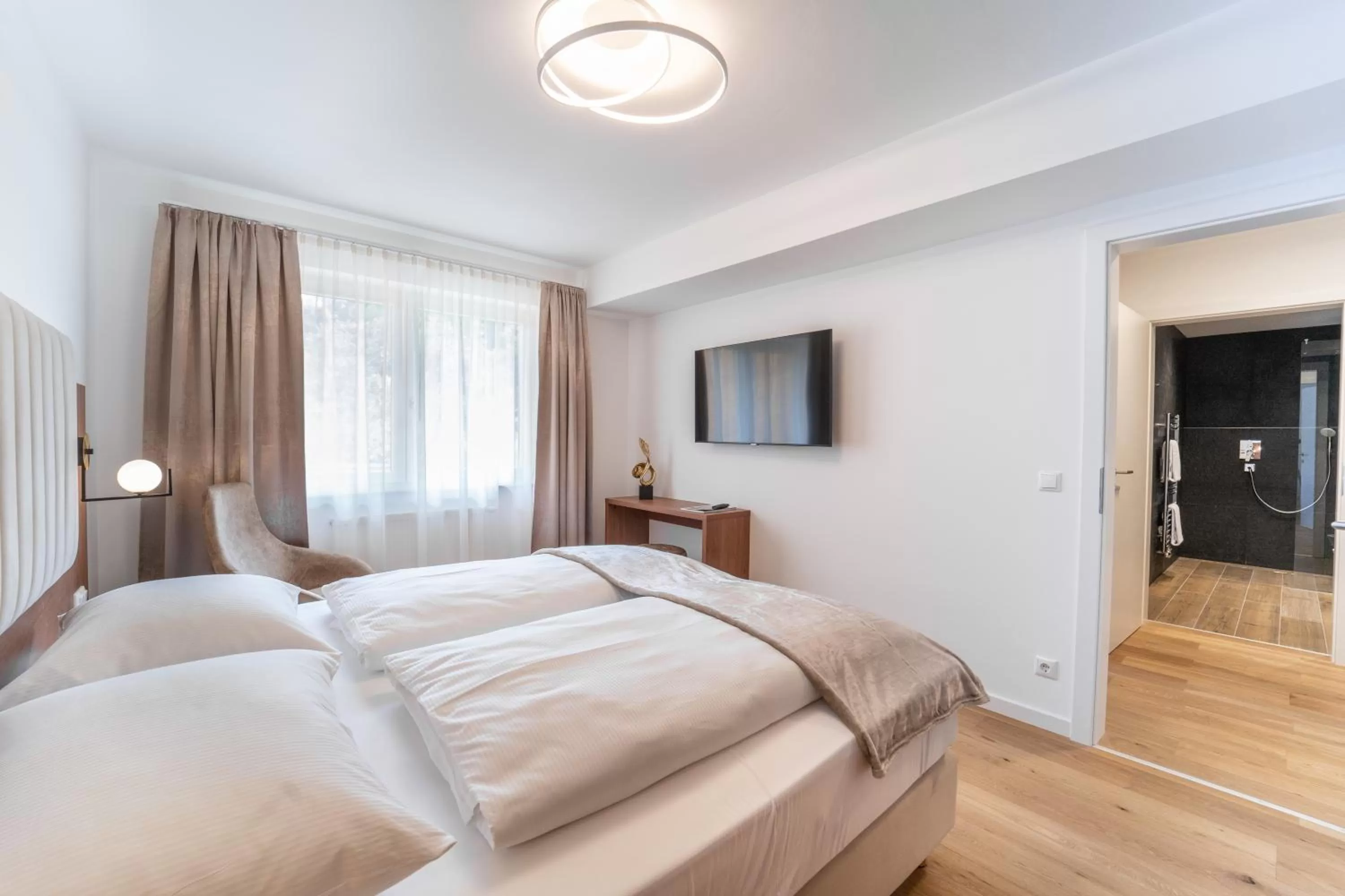 Bedroom, Bed in das mondsee