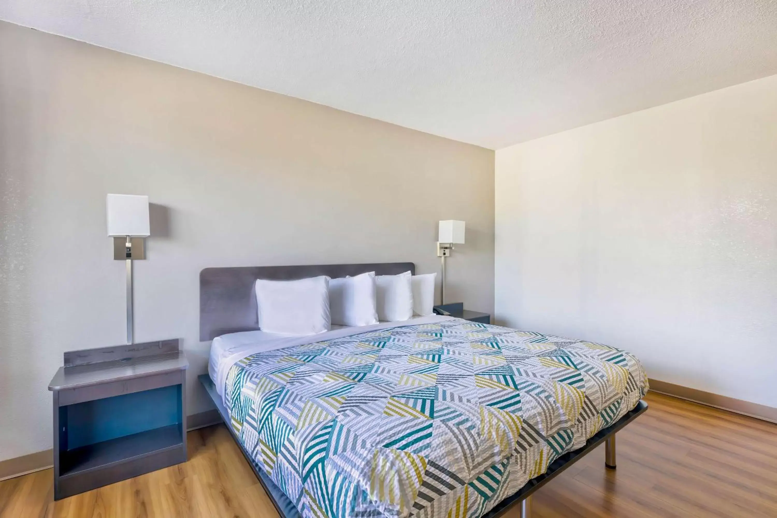 King Room - single occupancy - Disability Access - Non-Smoking in Motel 6-Mount Jackson, VA - Shenandoah King Room - single occupancy - Disability Access - Non-Smoking in Motel 6-Mount Jackson, VA - Shenandoah