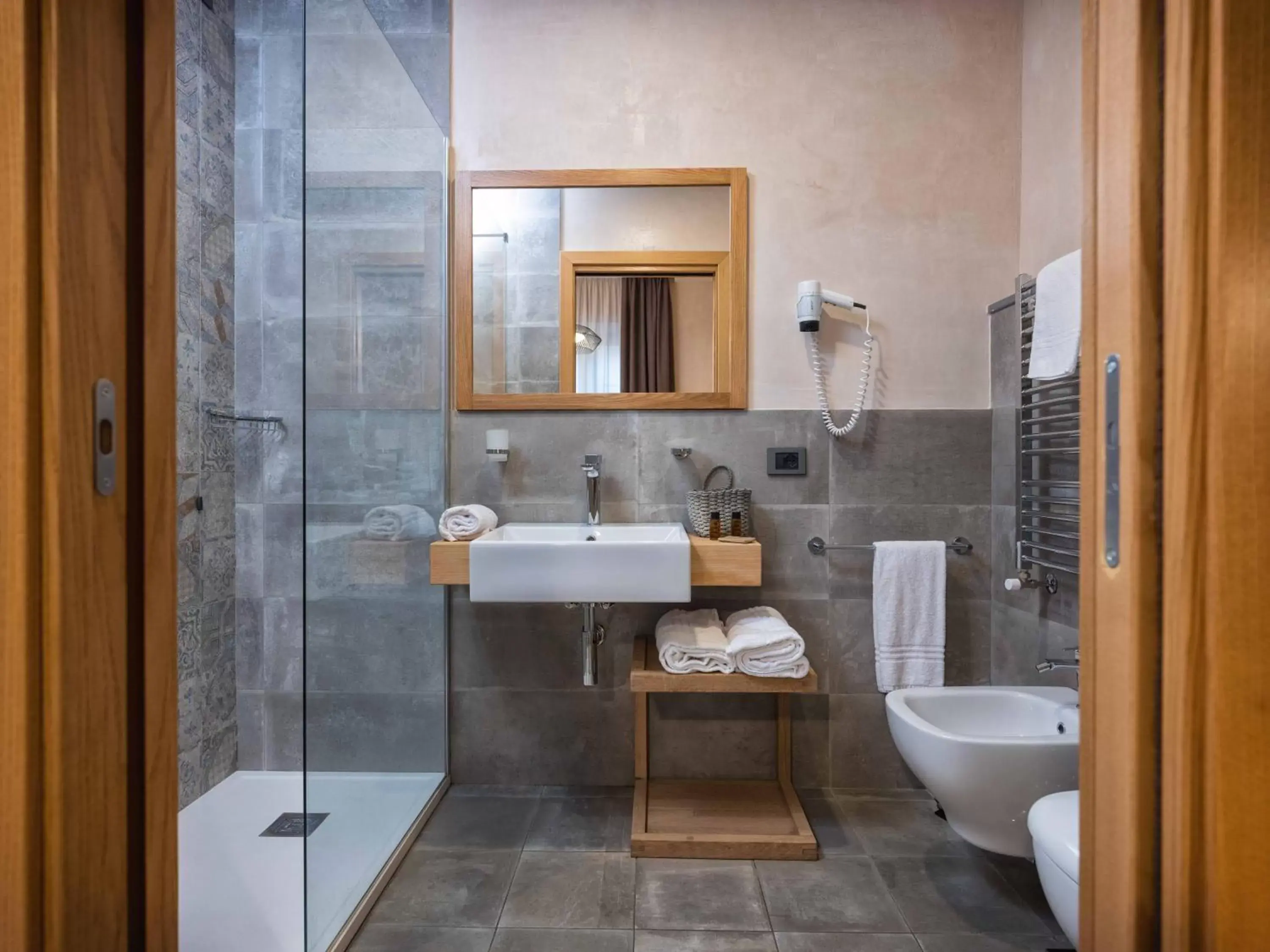 Shower, Bathroom in Tramas - Ospitalita' del Conte Hotel & Spa