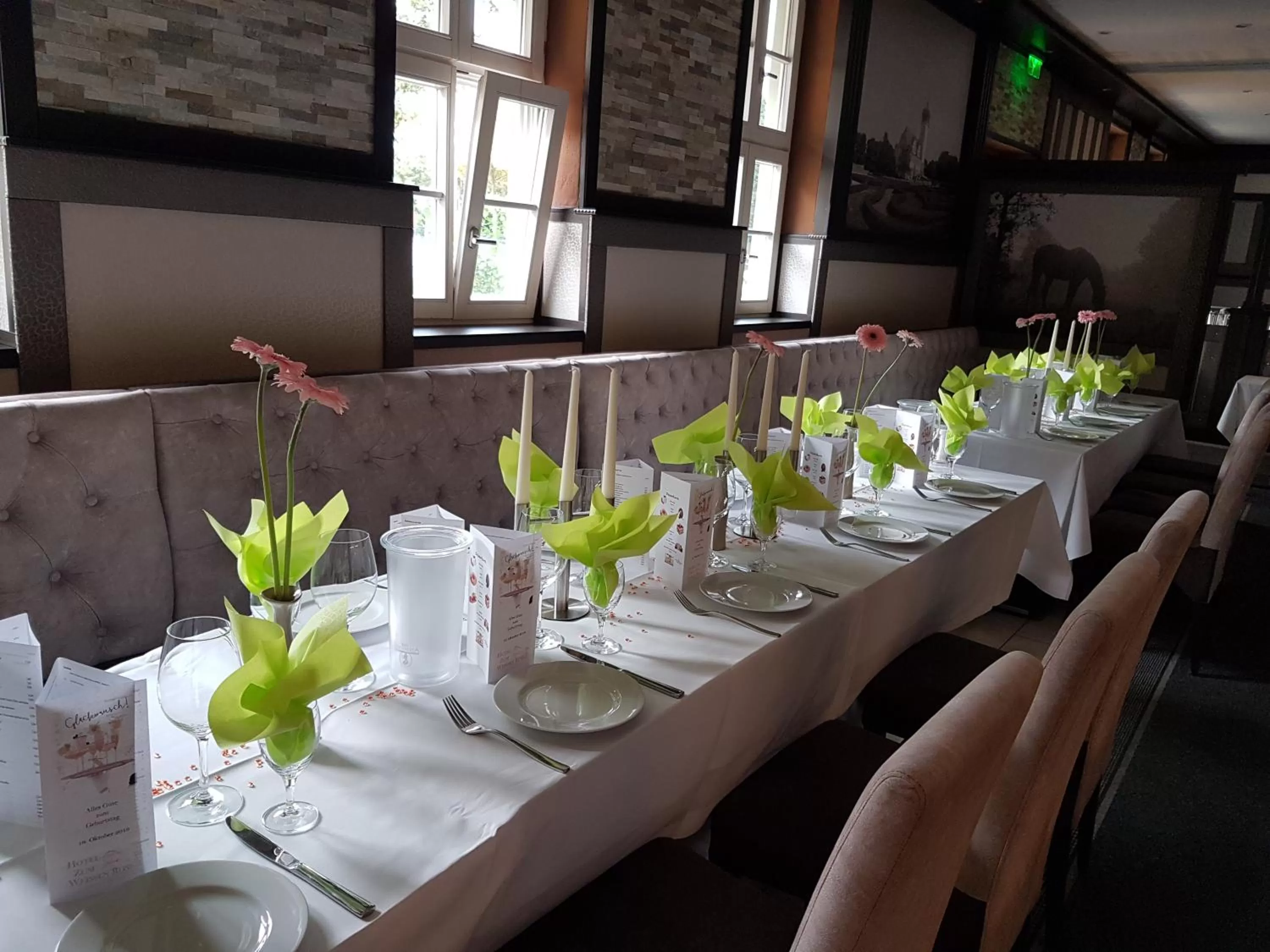 Restaurant/places to eat in Hotel Zum Weissen Ross