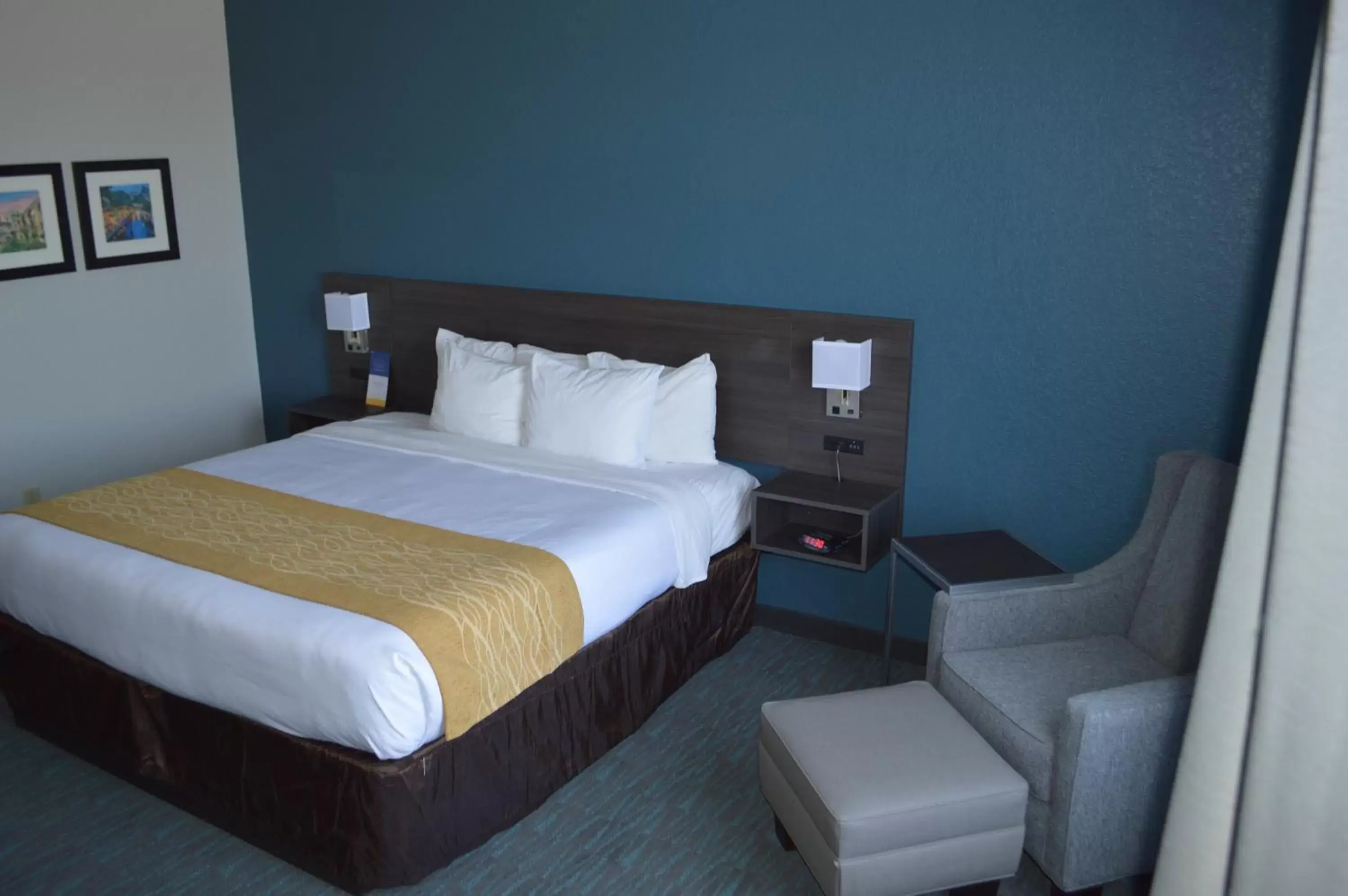 Bed in Comfort Inn & Suites Selma near Randolph AFB