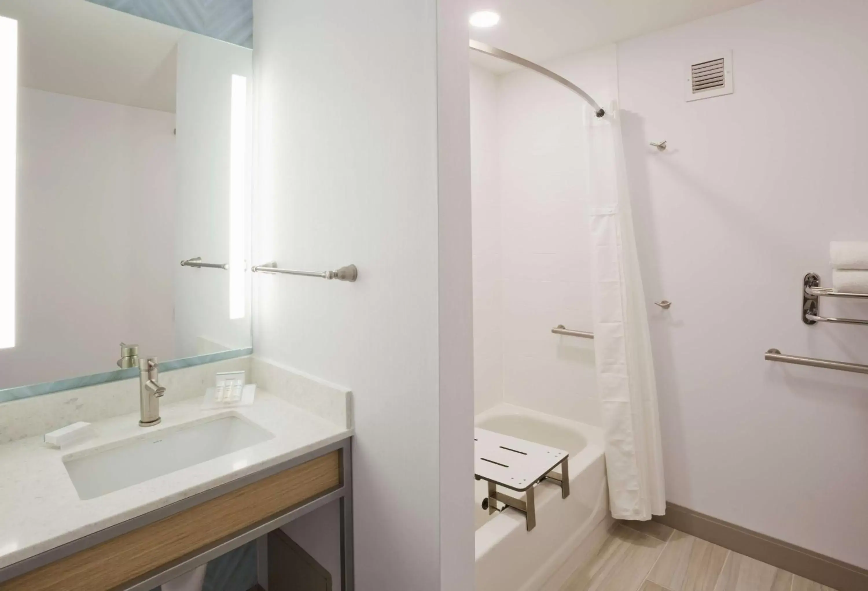 Bathroom in Hilton Garden Inn Minneapolis Eagan Bathroom in Hilton Garden Inn Minneapolis Eagan